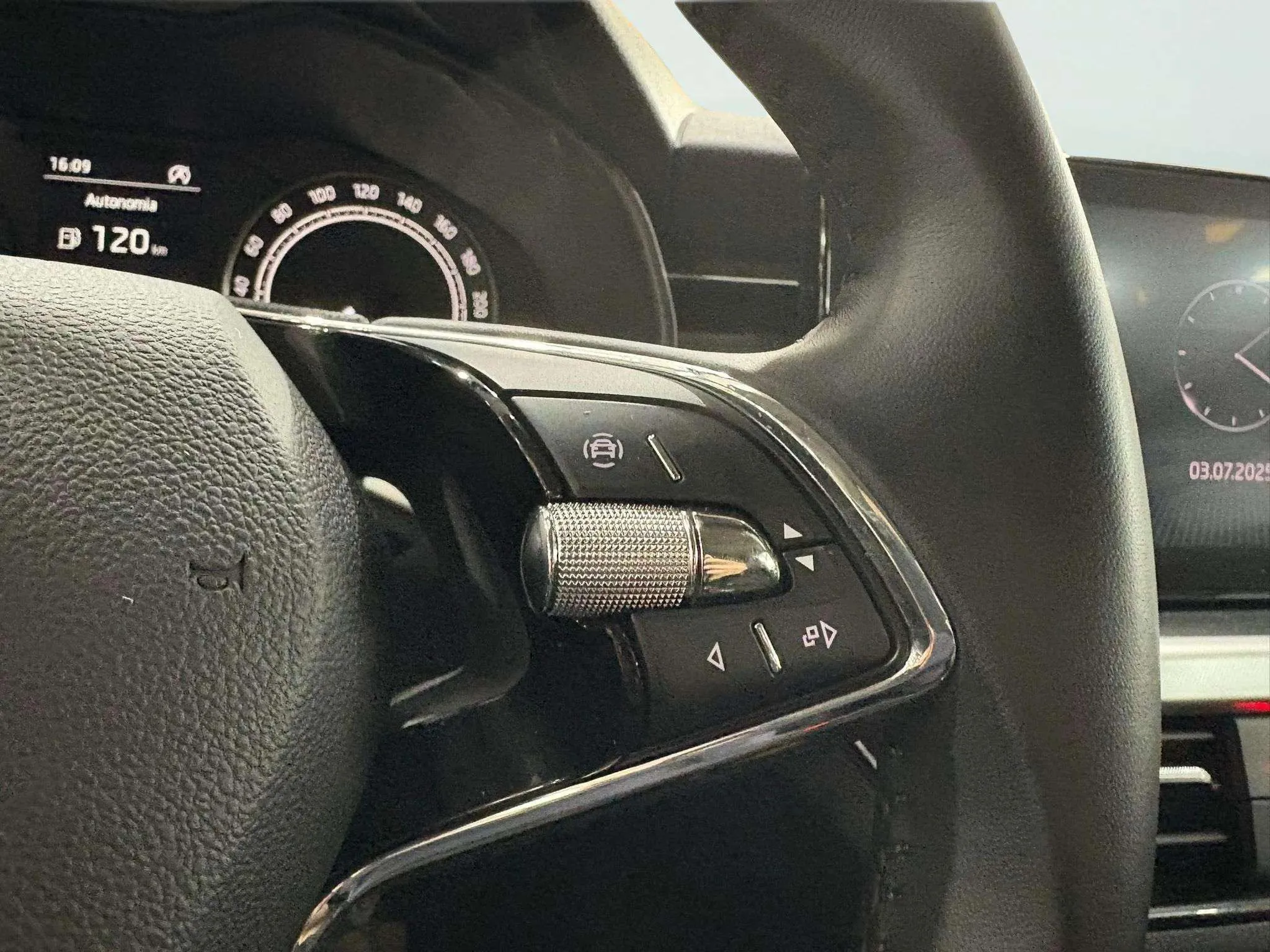 Škoda Kamiq 1.0 TSI Active - foto 11