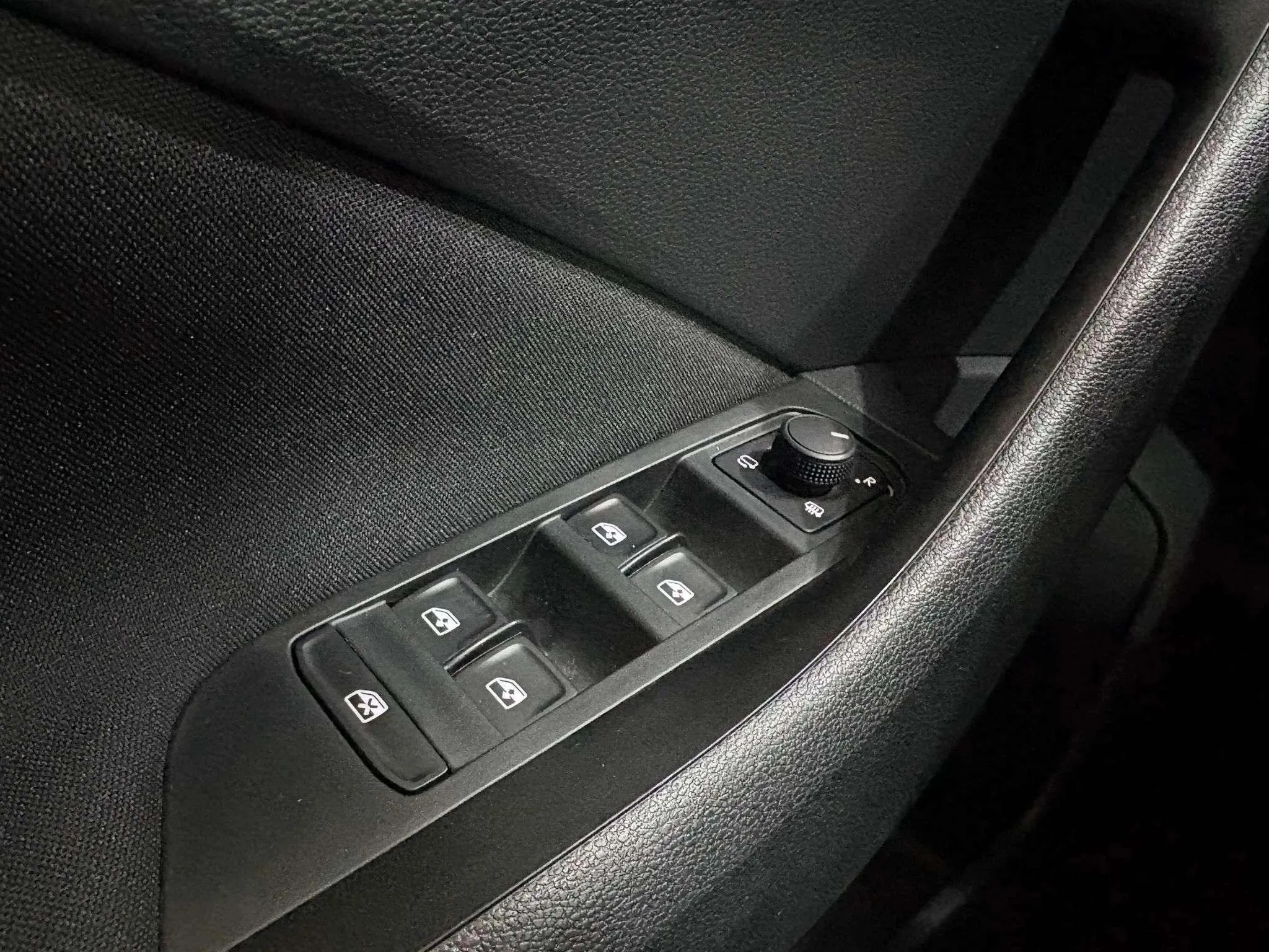 Škoda Kamiq 1.0 TSI Active - foto 17