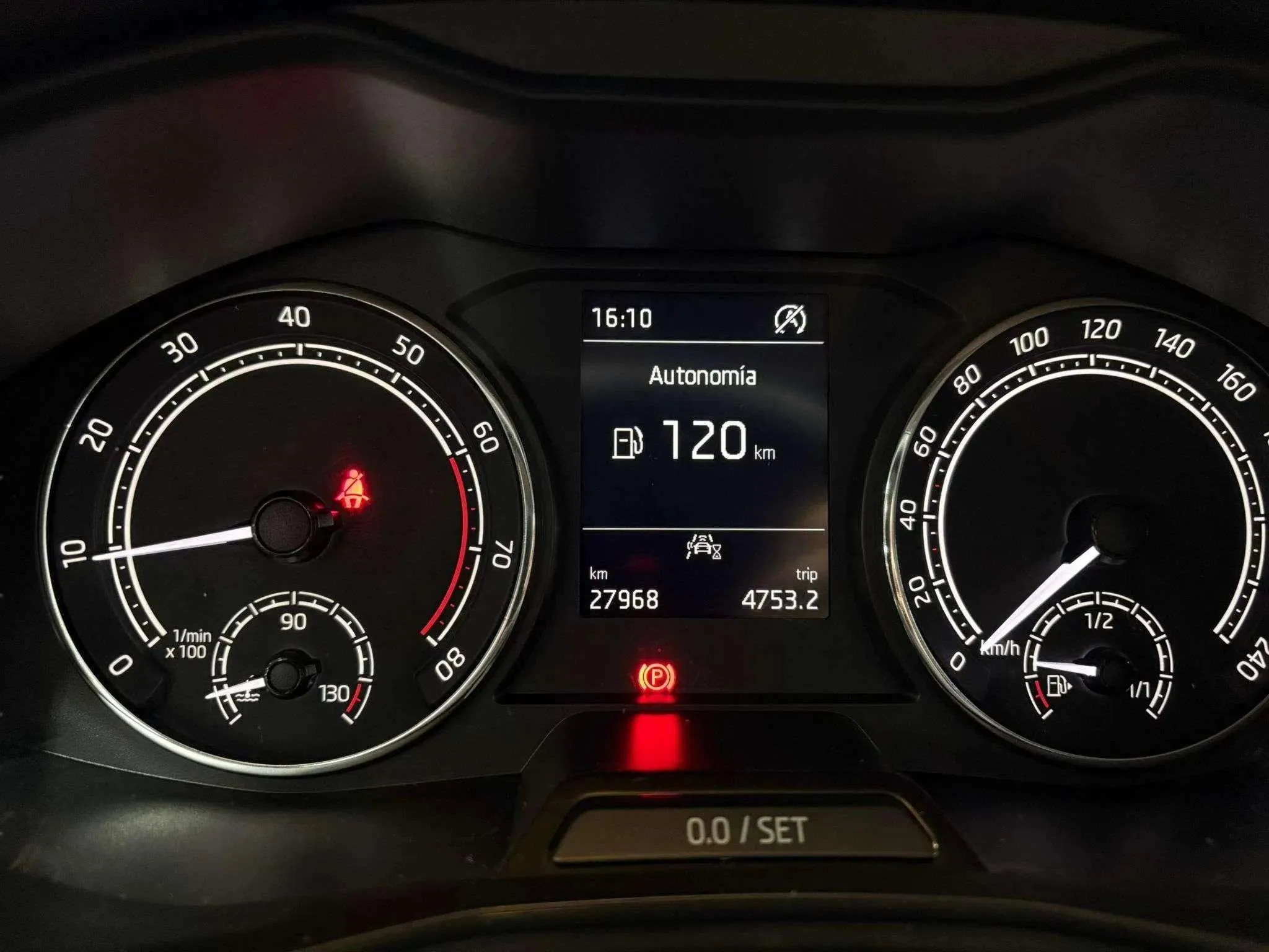 Škoda Kamiq 1.0 TSI Active - foto 12