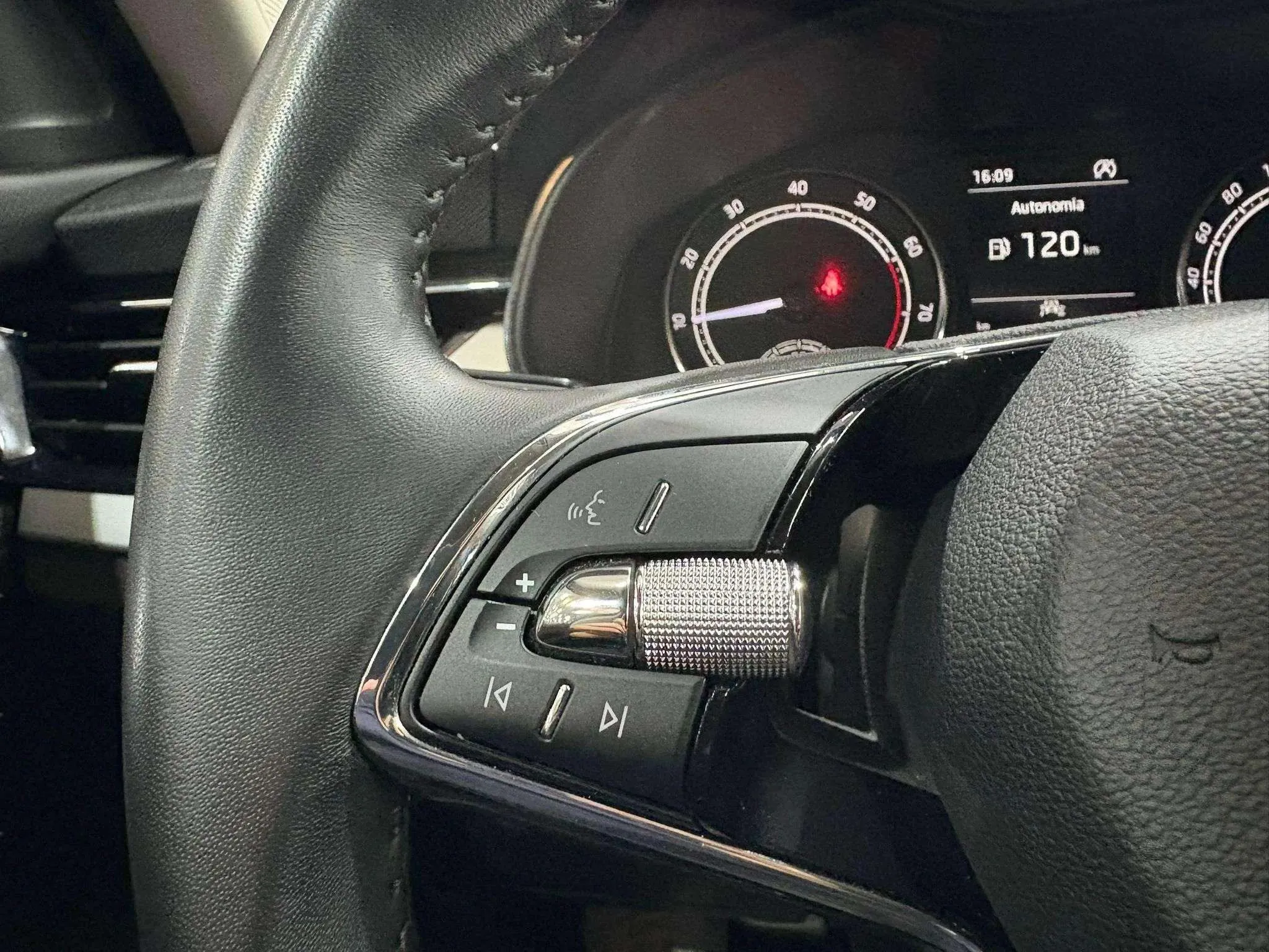 Škoda Kamiq 1.0 TSI Active - foto 10