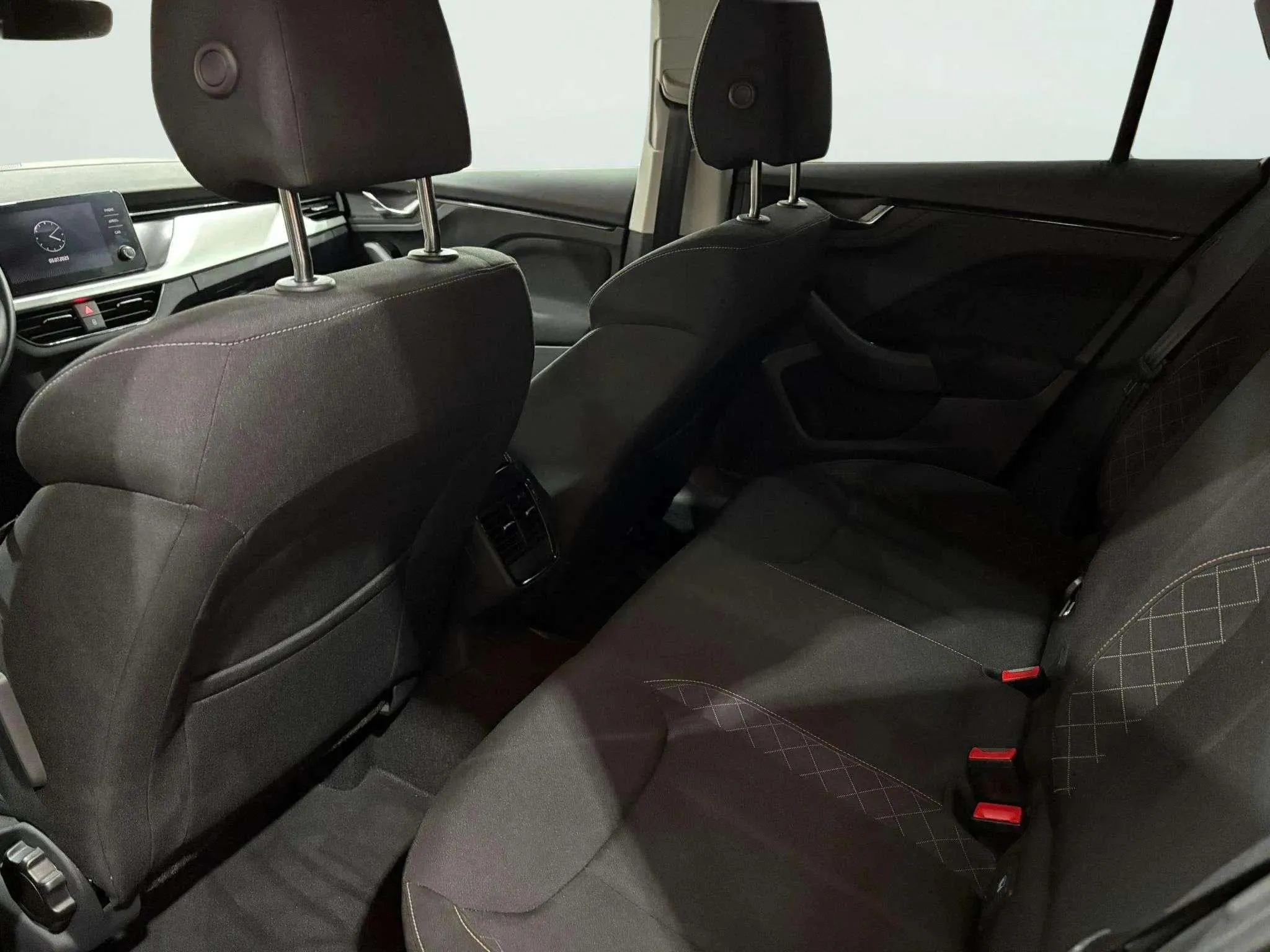 Škoda Kamiq 1.0 TSI Active - foto 19