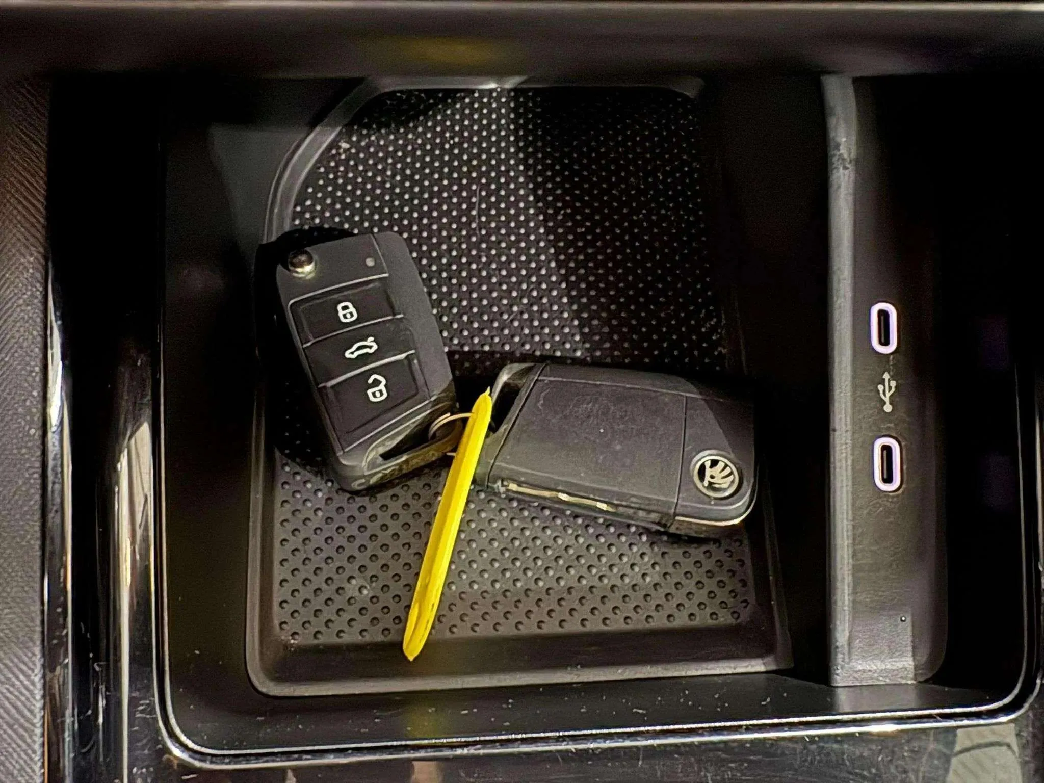 Škoda Kamiq 1.0 TSI Active - foto 16