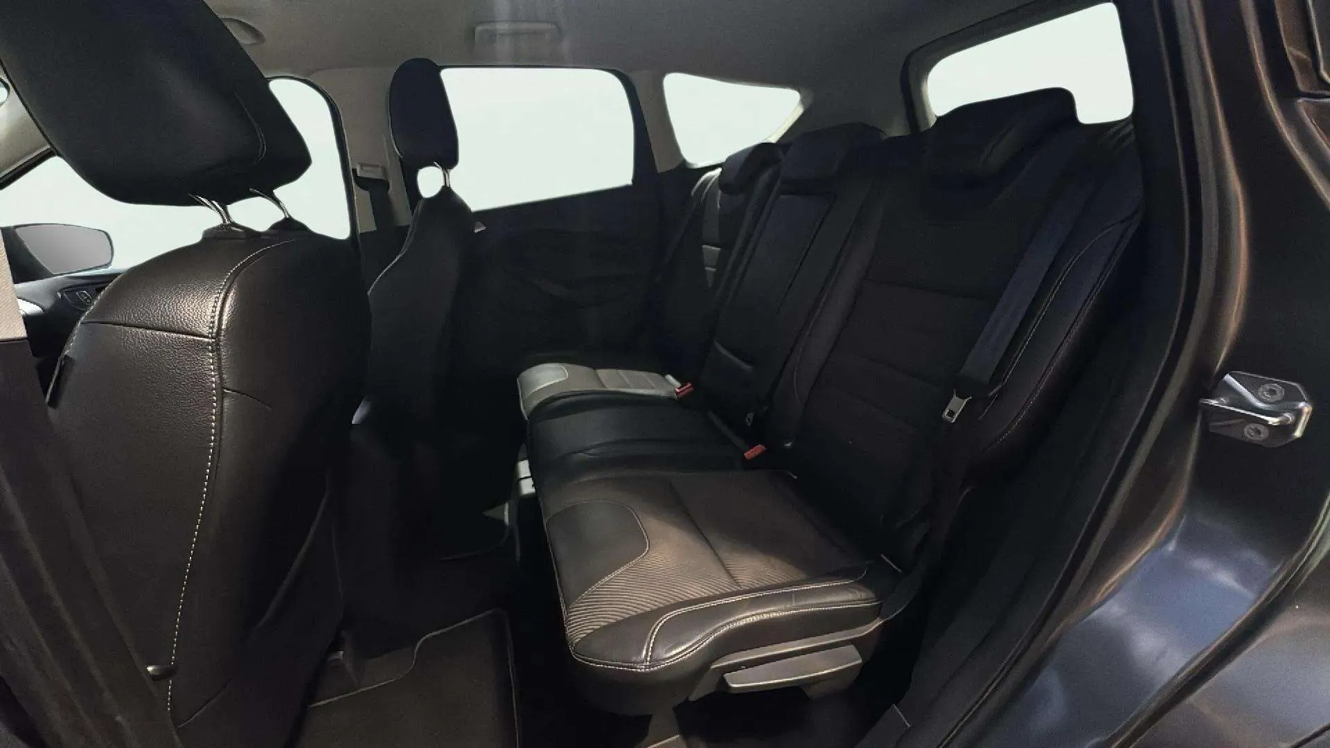 Ford Kuga 1.5 EcoBoost 180 4x4 A-S-S Titanium - foto 22