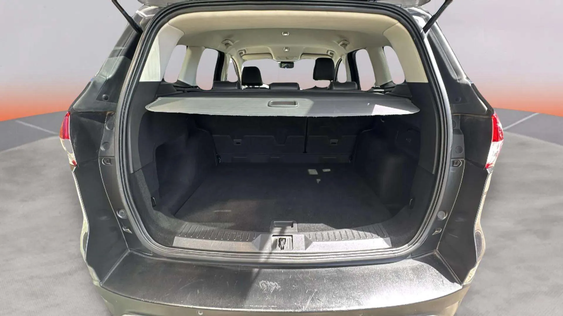 Ford Kuga 1.5 EcoBoost 180 4x4 A-S-S Titanium - foto 34