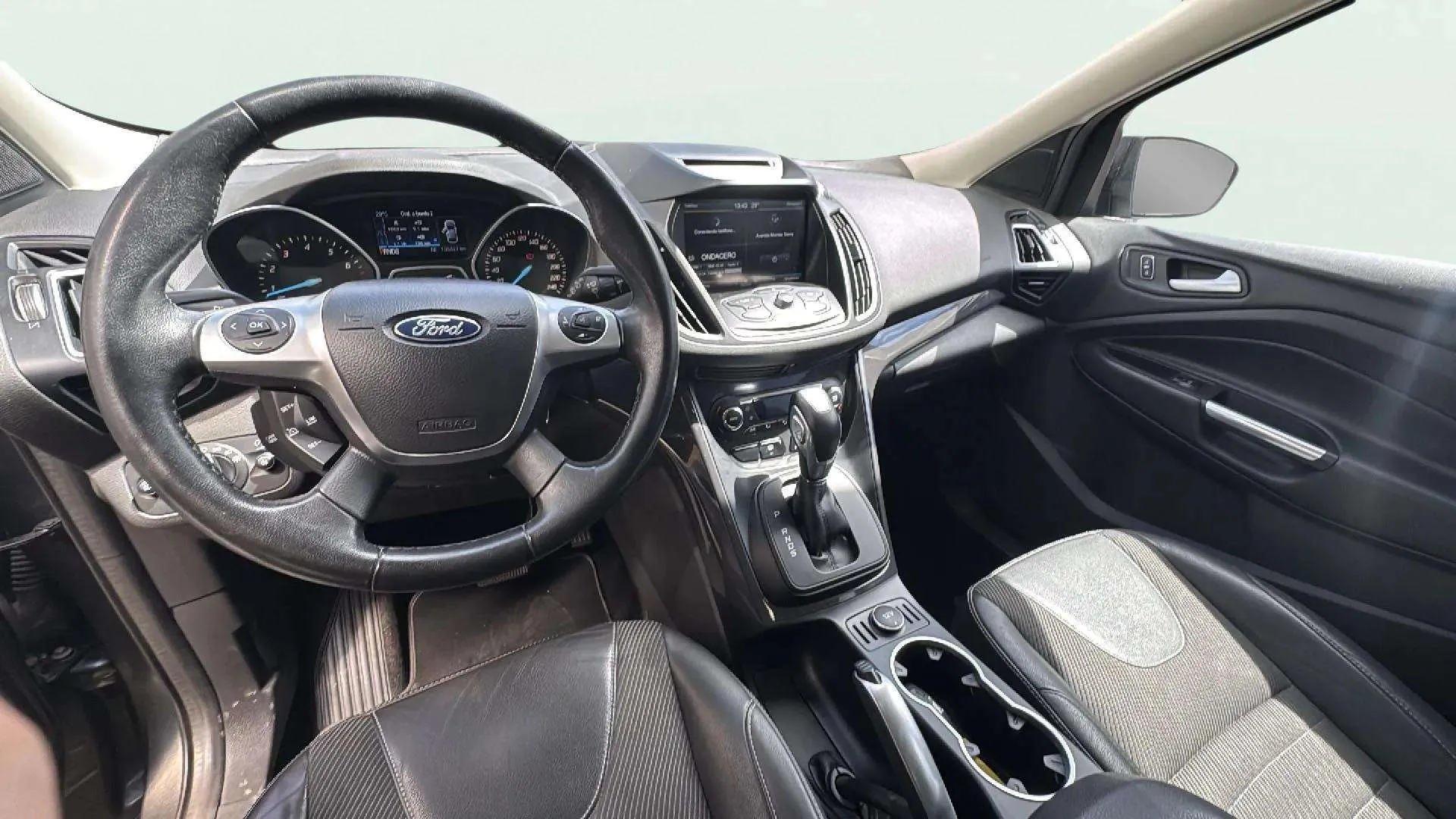 Ford Kuga 1.5 EcoBoost 180 4x4 A-S-S Titanium - foto 18
