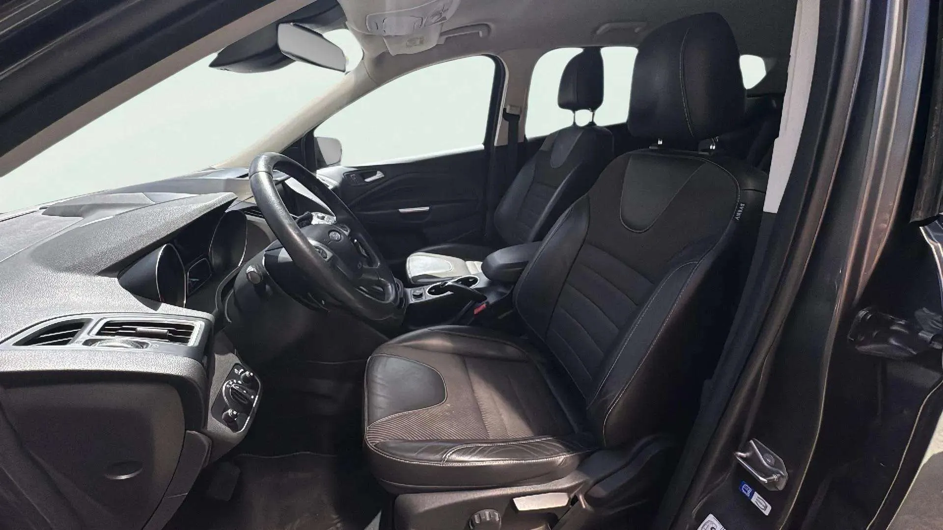 Ford Kuga 1.5 EcoBoost 180 4x4 A-S-S Titanium - foto 33