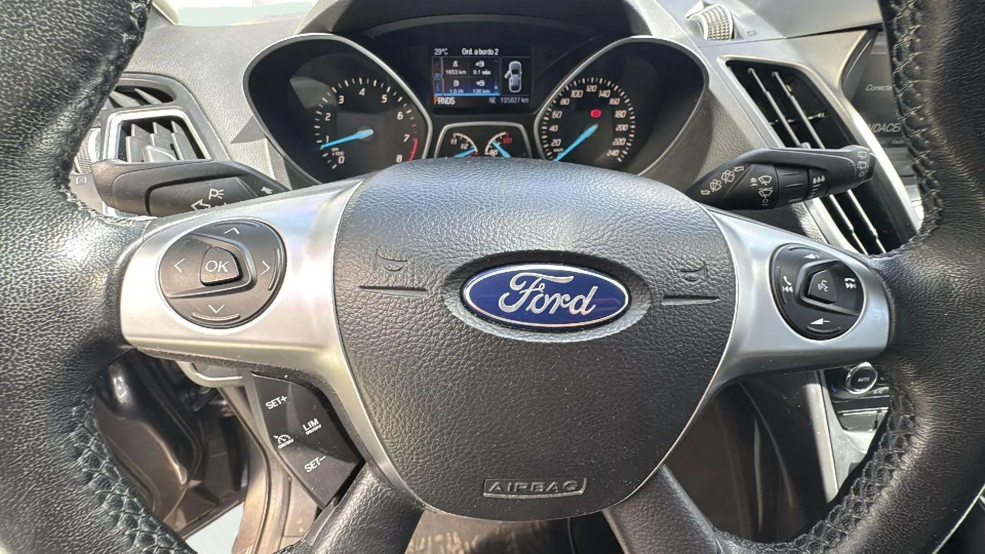 Ford Kuga 1.5 EcoBoost 180 4x4 A-S-S Titanium - foto 27