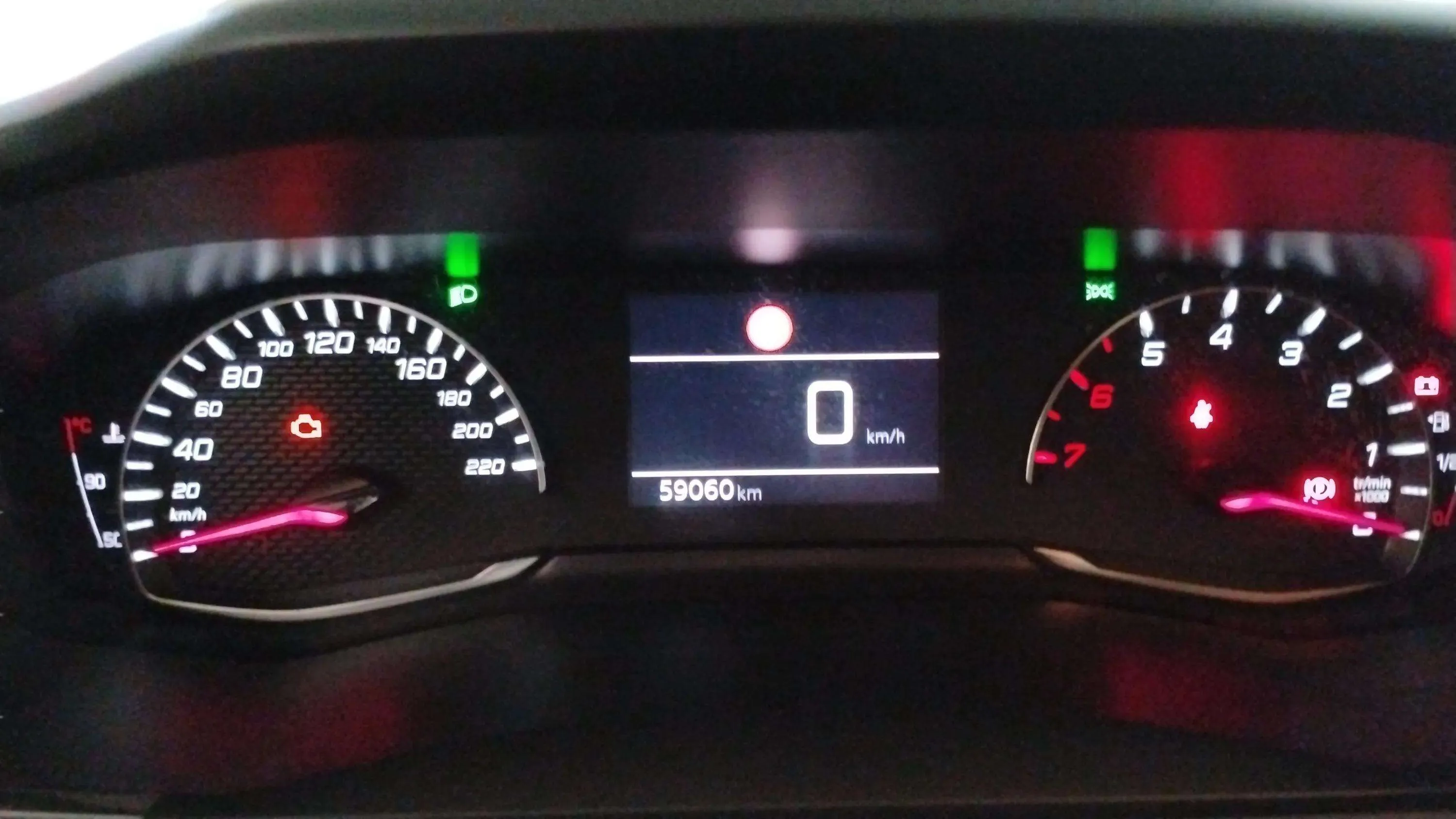 Peugeot 208 PureTech Allure - foto 10