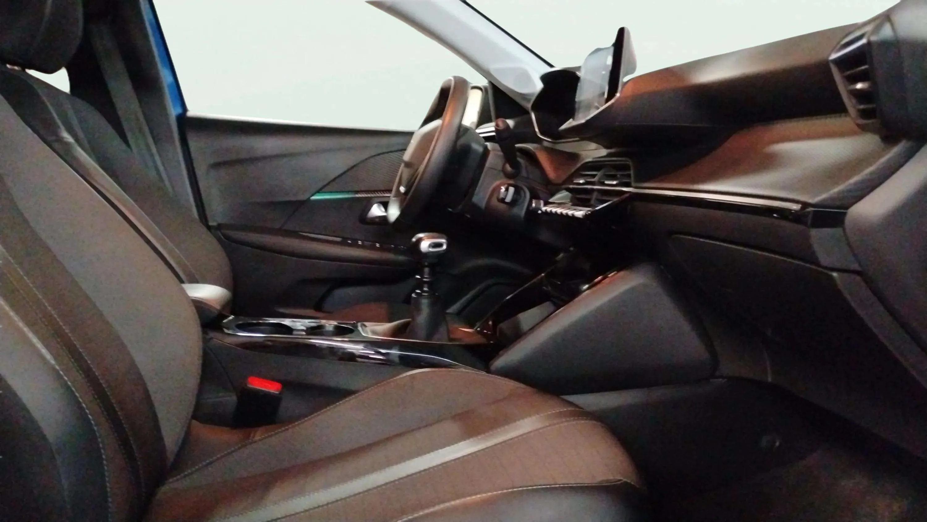 Peugeot 208 PureTech Allure - foto 12