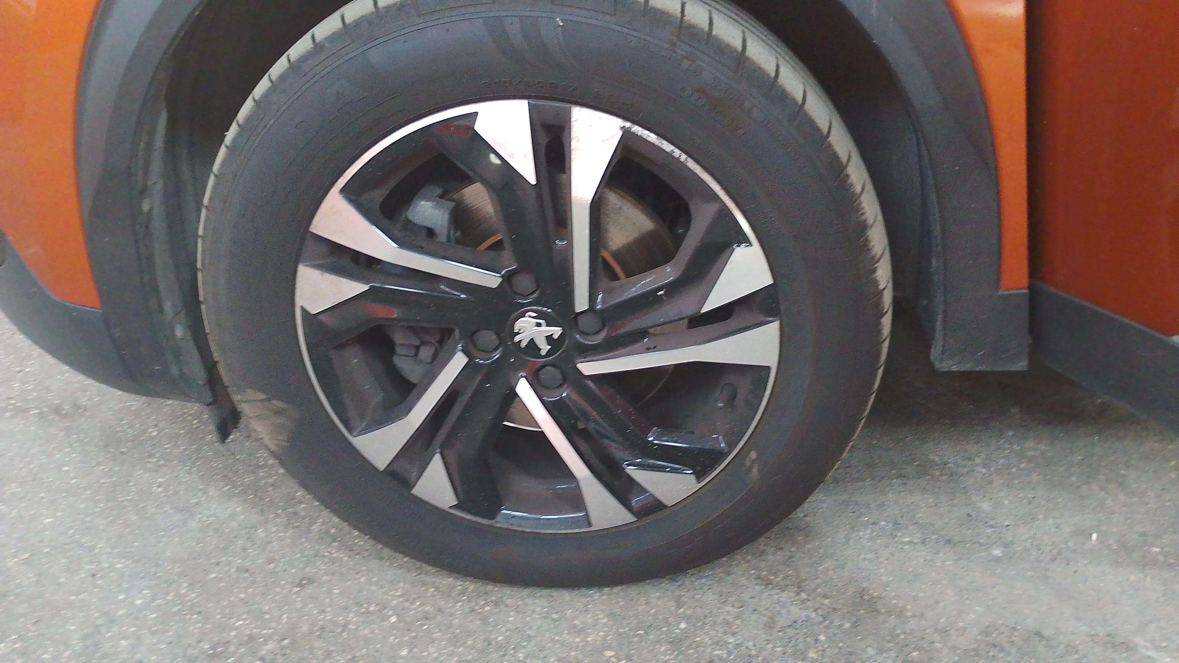 Peugeot 2008 Allure BlueHDi 130 EAT8 - foto 10
