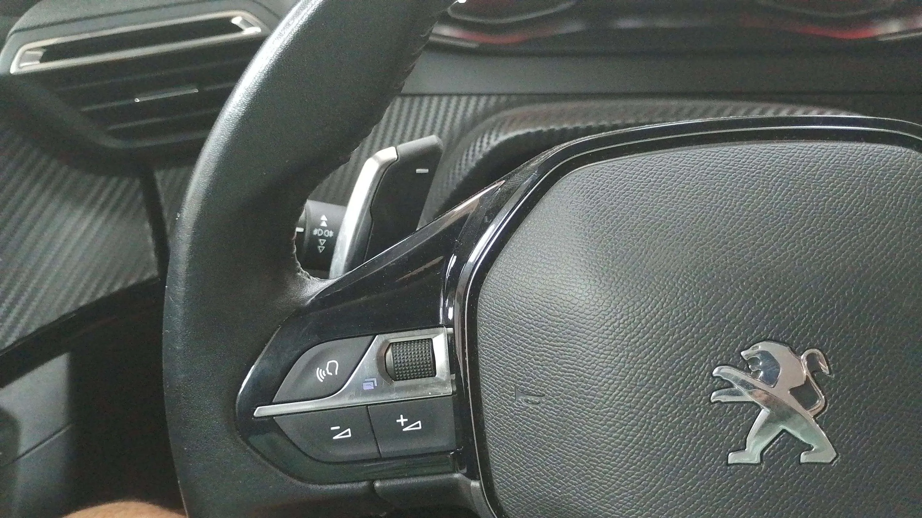 Peugeot 2008 Allure BlueHDi 130 EAT8 - foto 22