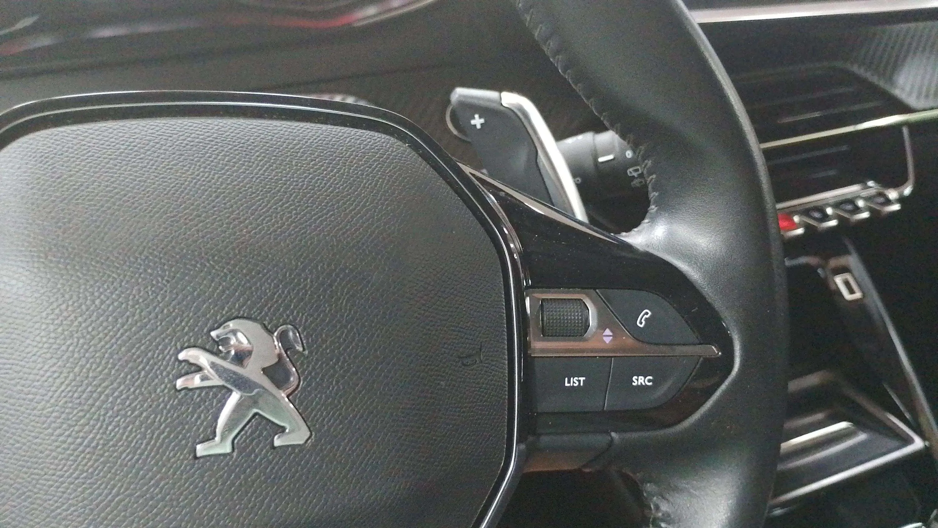 Peugeot 2008 Allure BlueHDi 130 EAT8 - foto 19