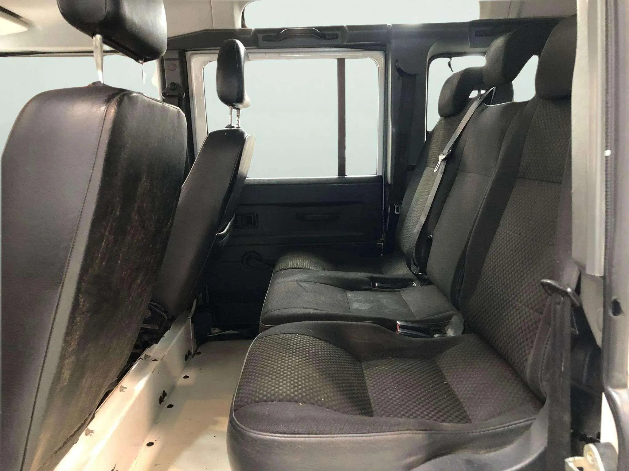 Land Rover Defender 110 SW E - foto 11