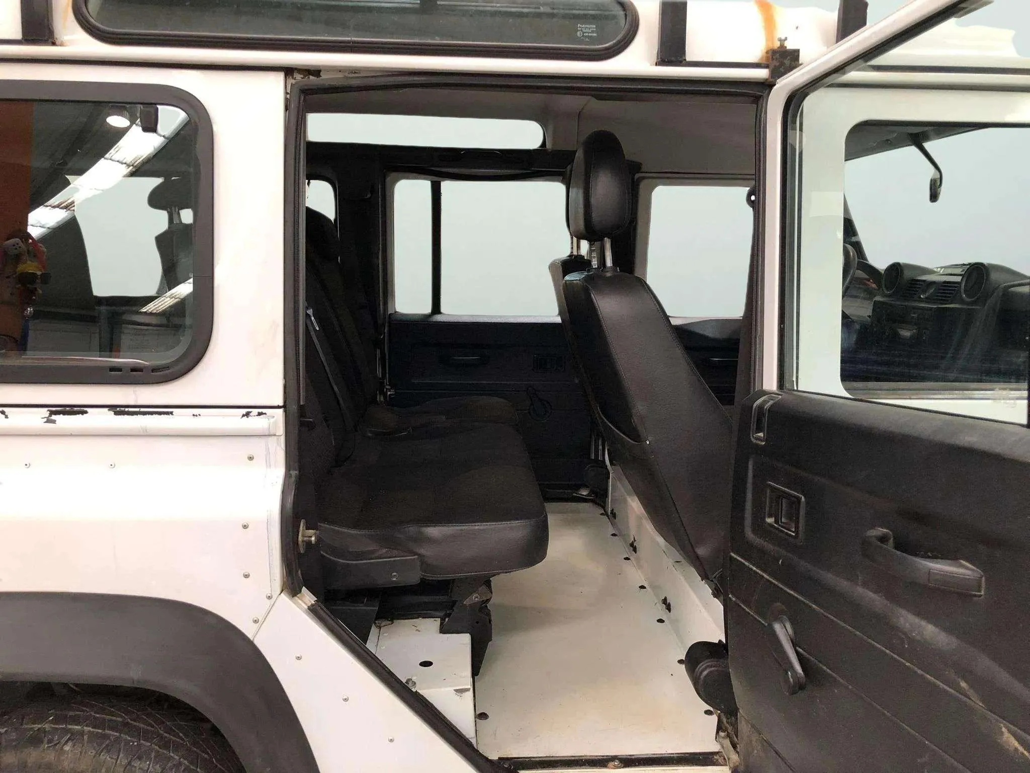 Land Rover Defender 110 SW E - foto 9
