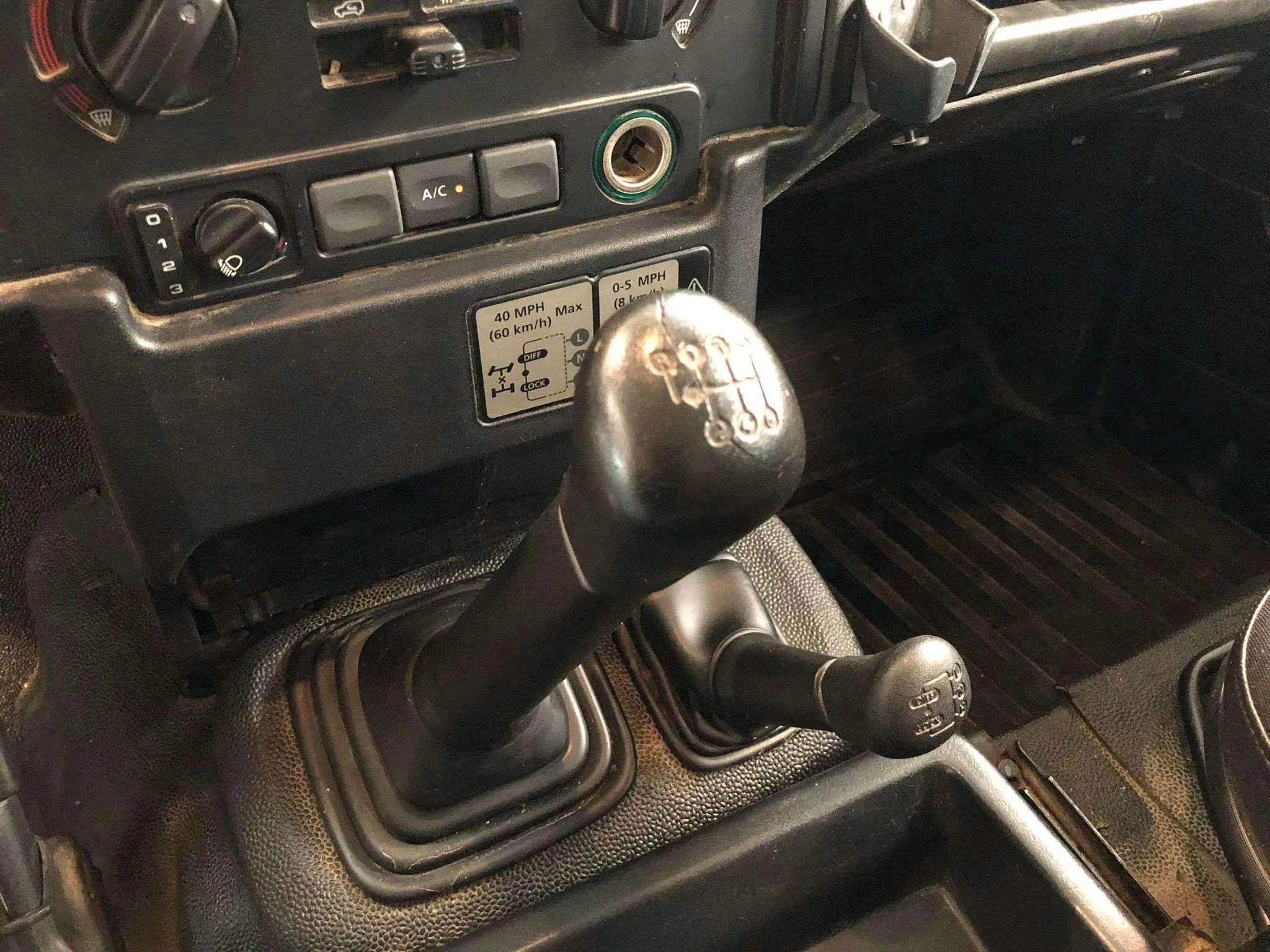 Land Rover Defender 110 SW E - foto 14