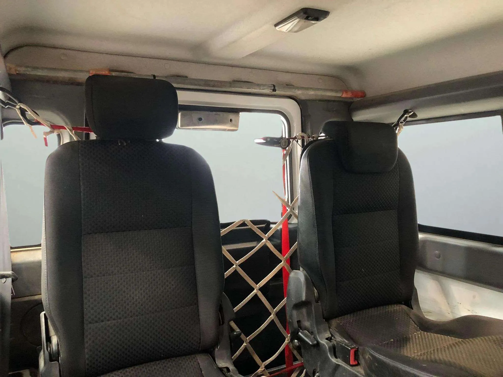 Land Rover Defender 110 SW E - foto 8