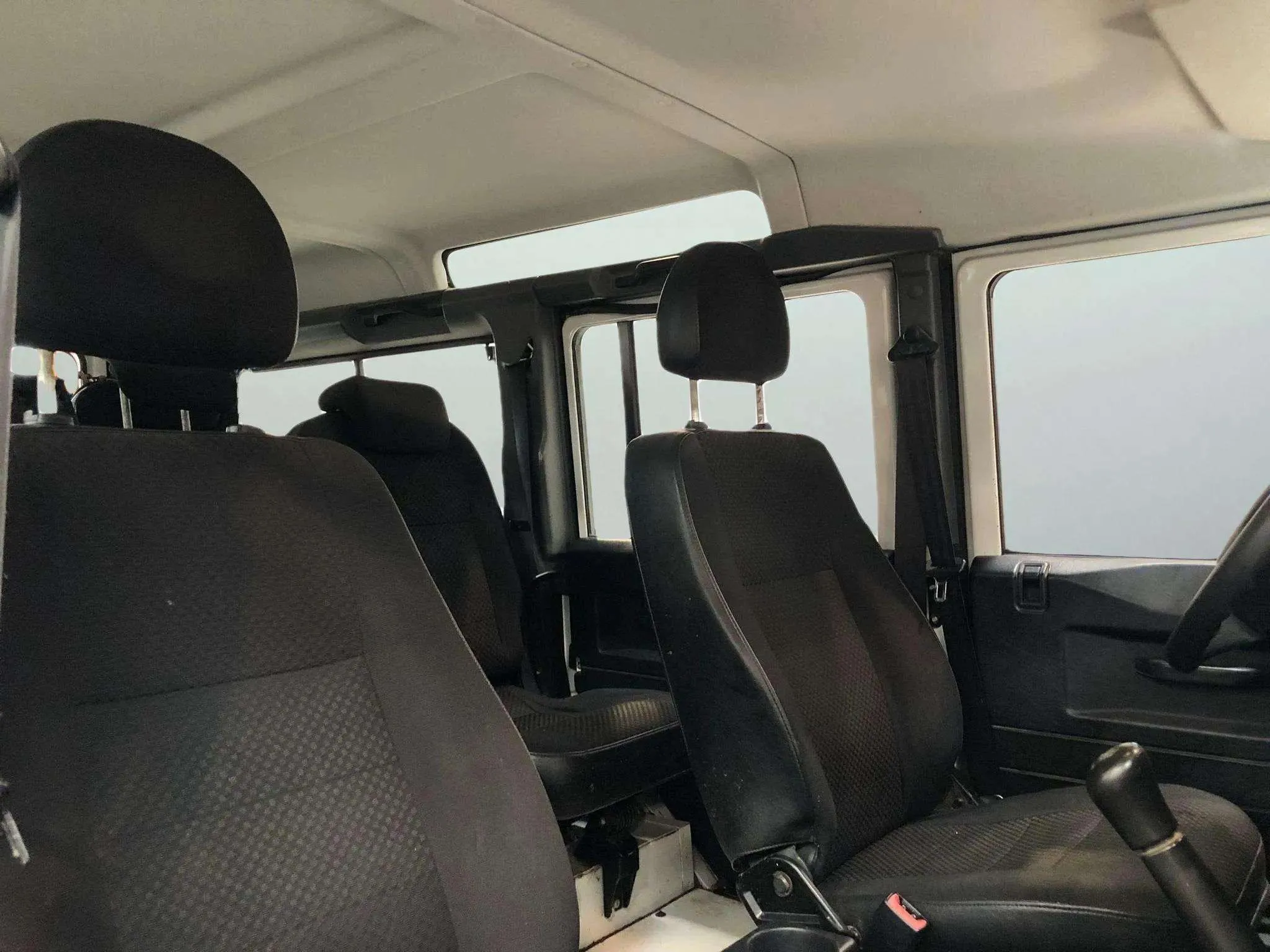 Land Rover Defender 110 SW E - foto 10