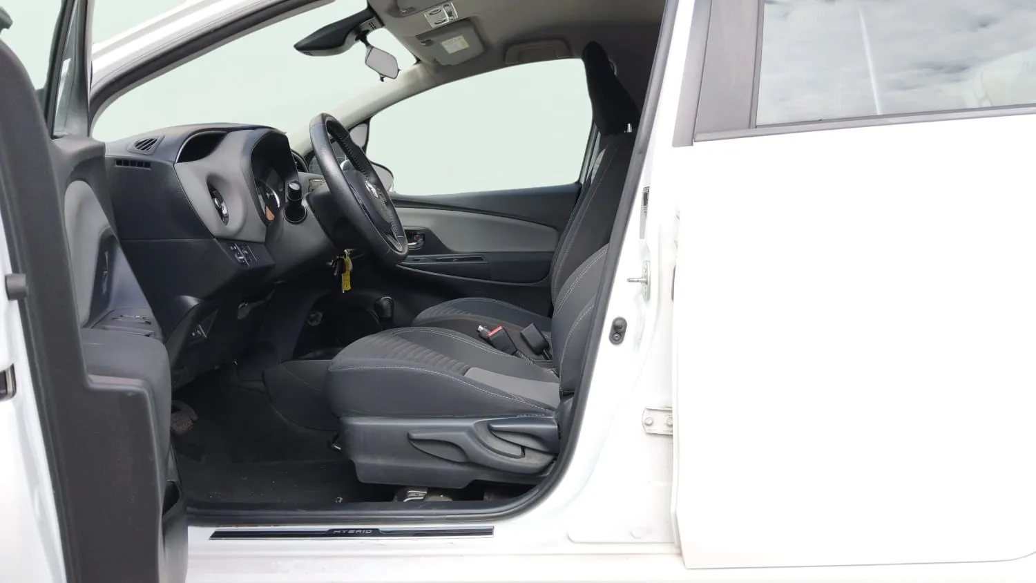 Toyota Yaris 1.5 100H Active Ecovan - foto 15