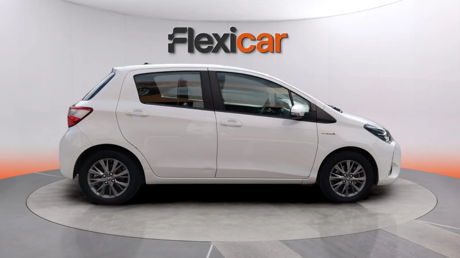 Toyota Yaris 1.5 100H Active Ecovan - foto 2