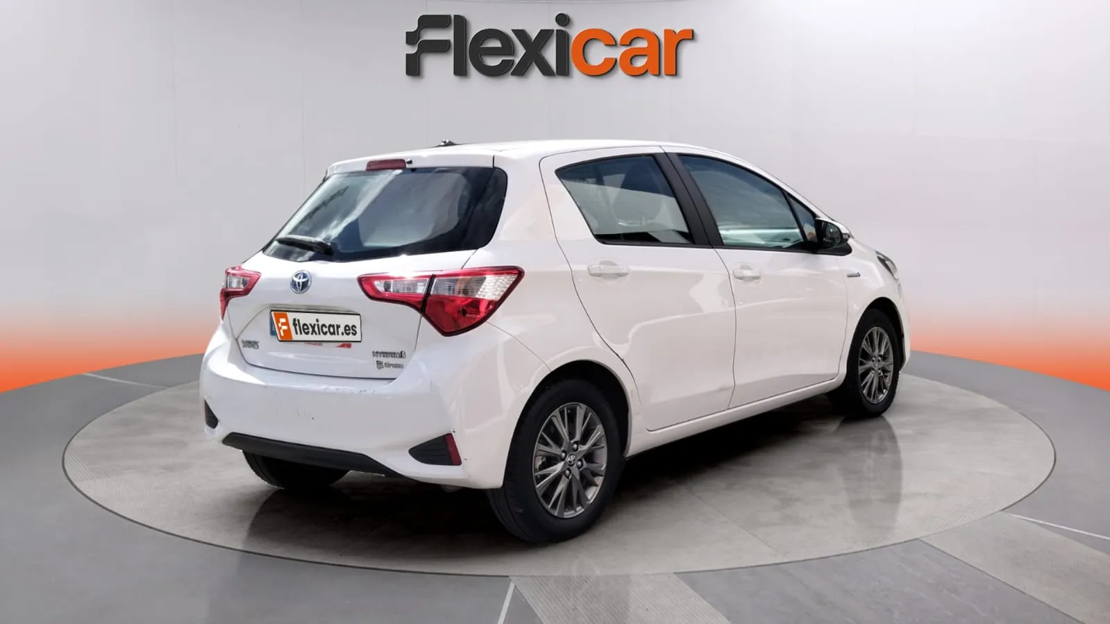 Toyota Yaris 1.5 100H Active Ecovan - foto 3
