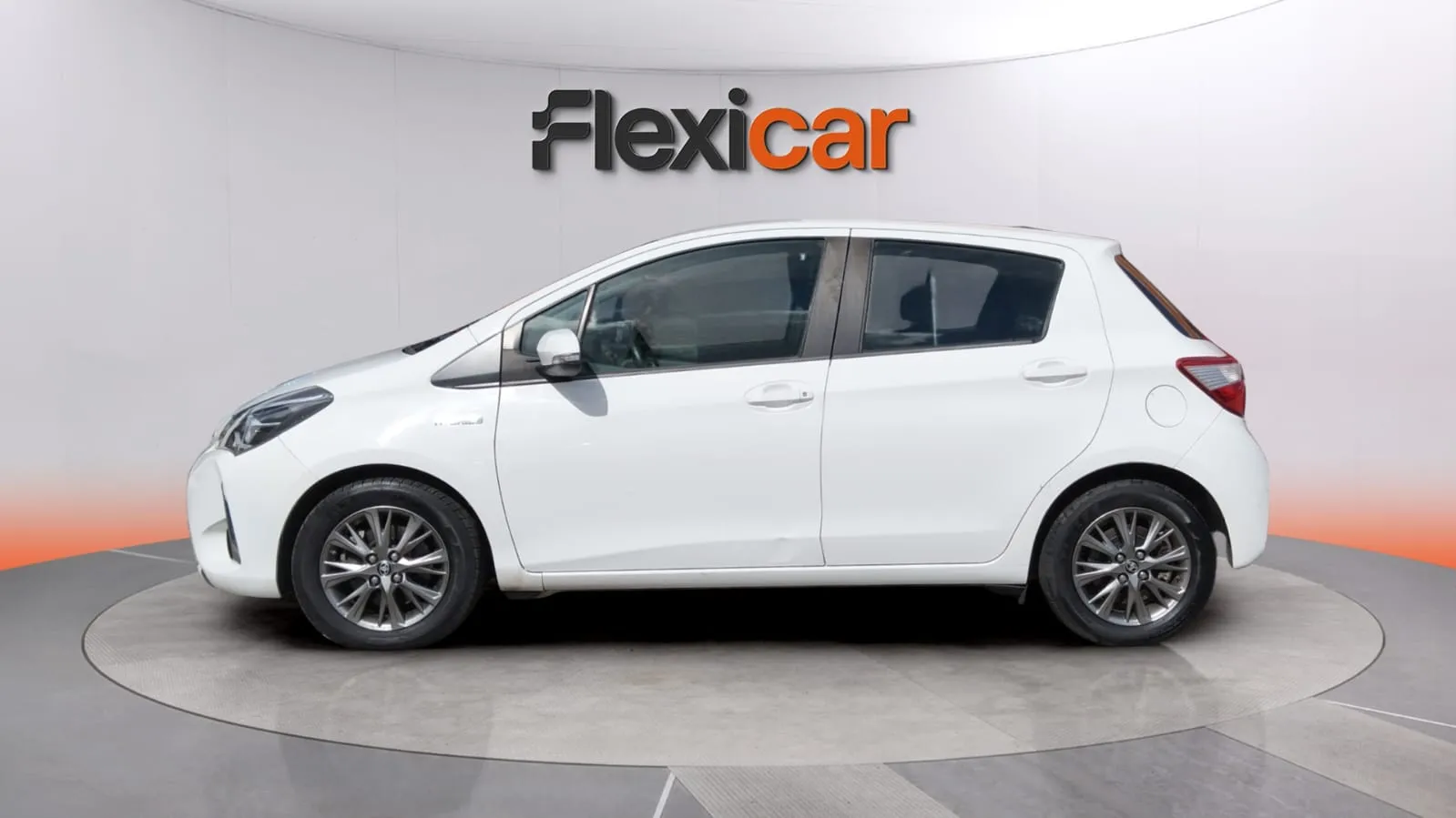 Toyota Yaris 1.5 100H Active Ecovan - foto 6