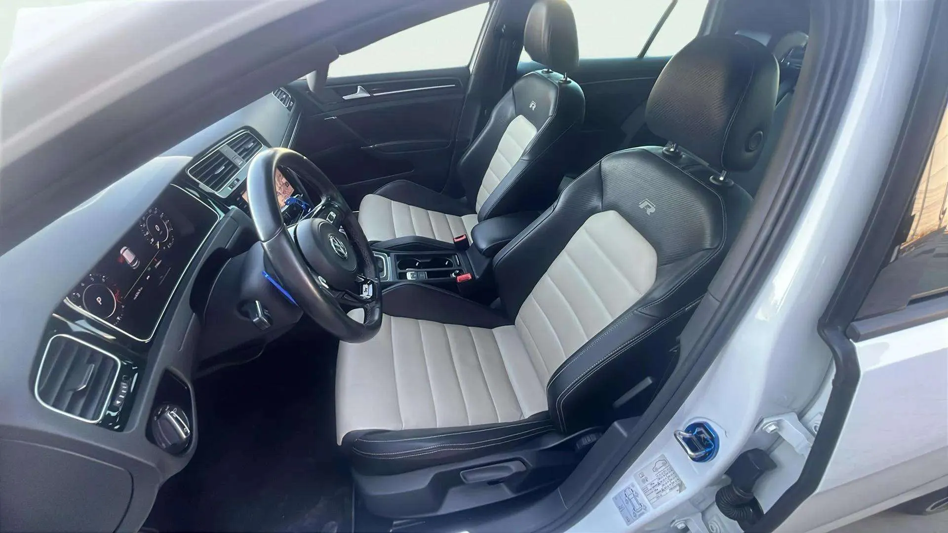 Volkswagen Golf R 2.0 TSI 4Motion DSG - foto 14