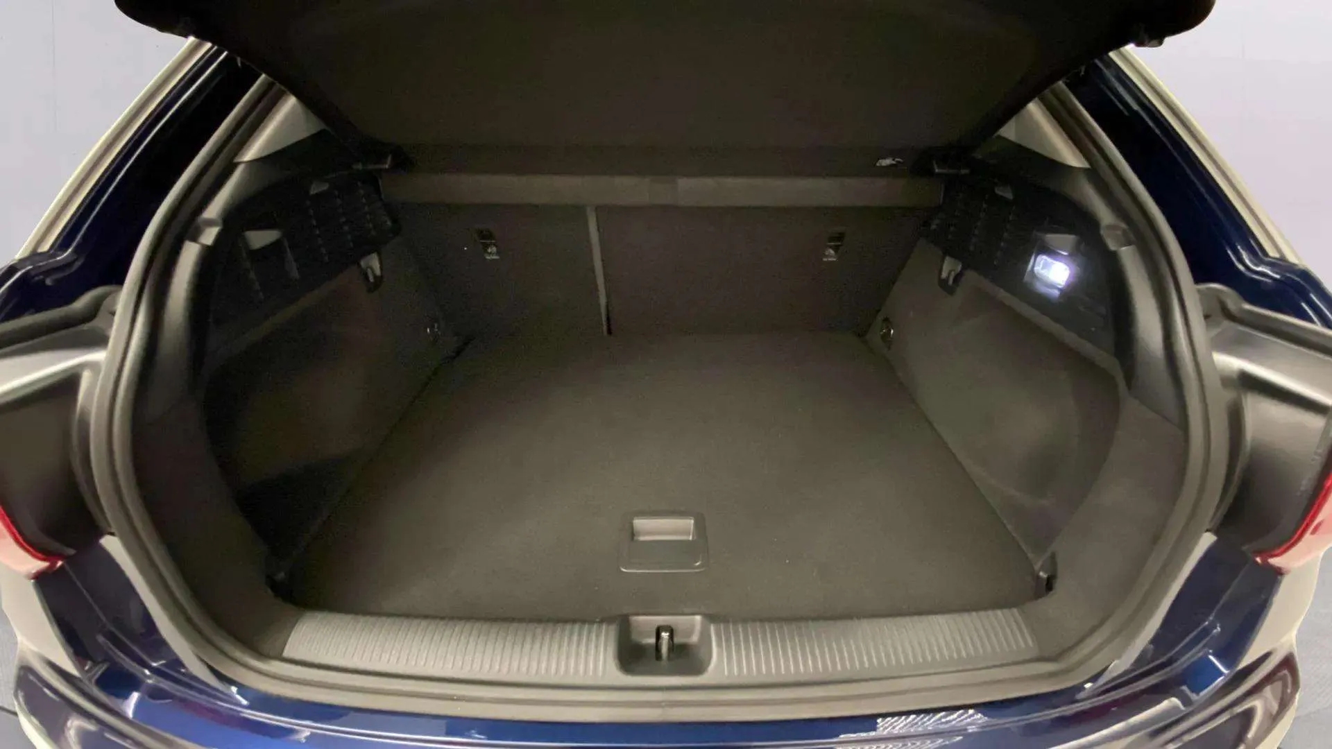 Audi Q2 S line 30 TDI - foto 8