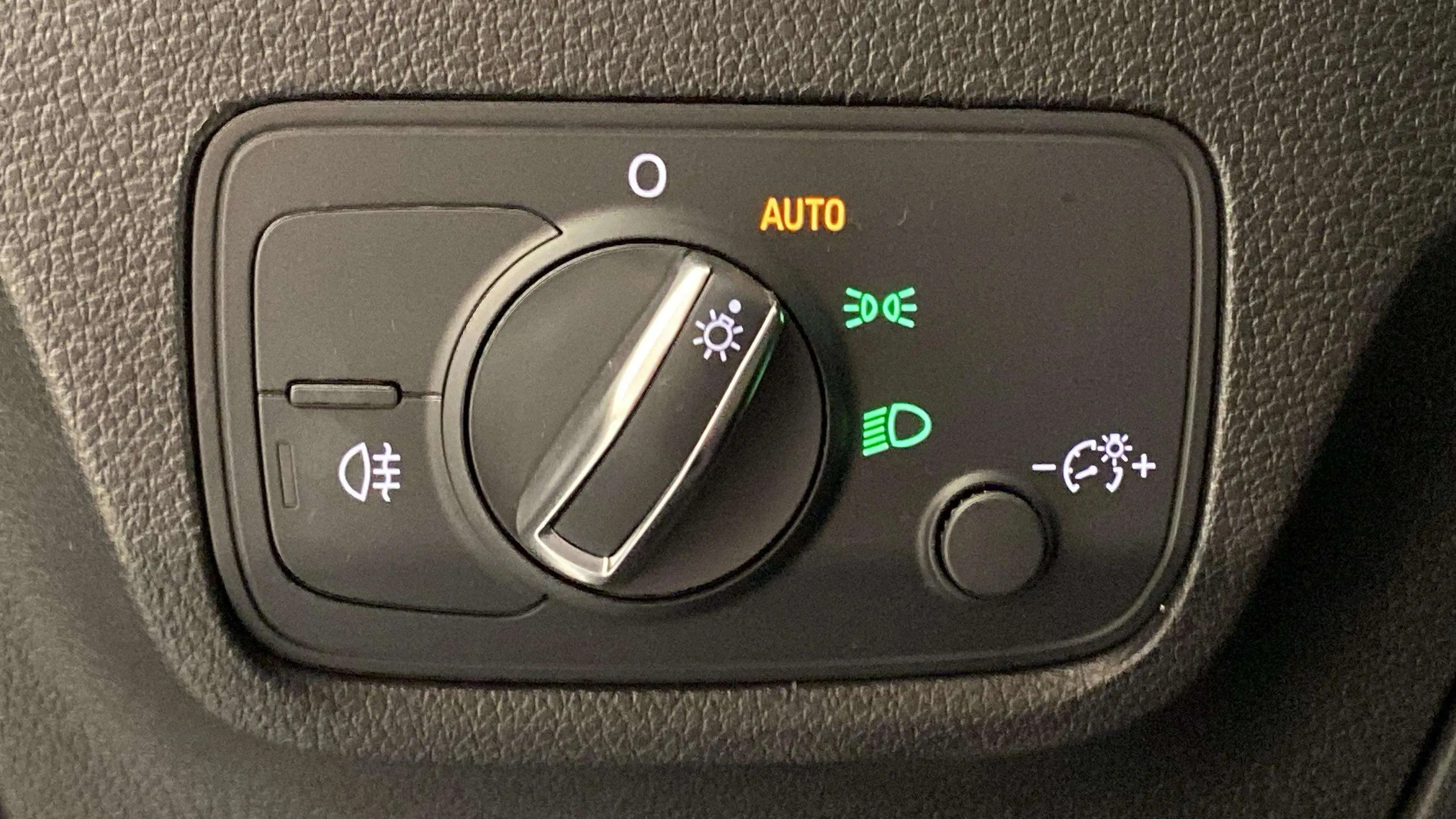 Audi Q2 S line 30 TDI - foto 16