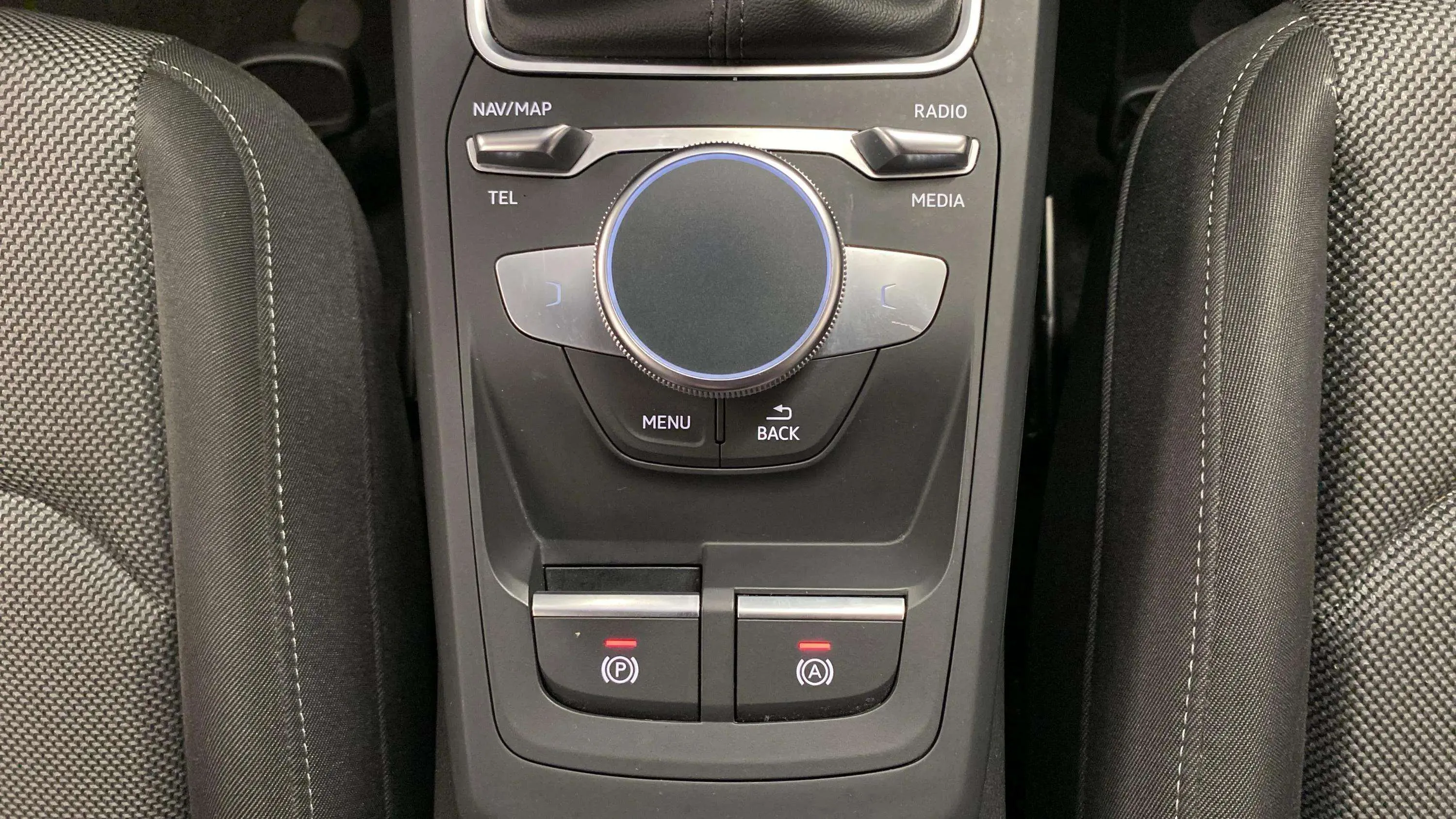 Audi Q2 S line 30 TDI - foto 31