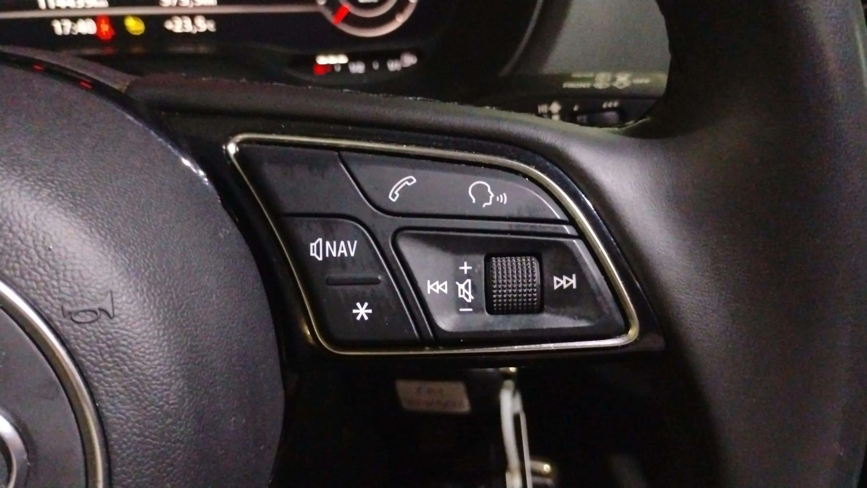 Audi Q2 S line 30 TDI - foto 16