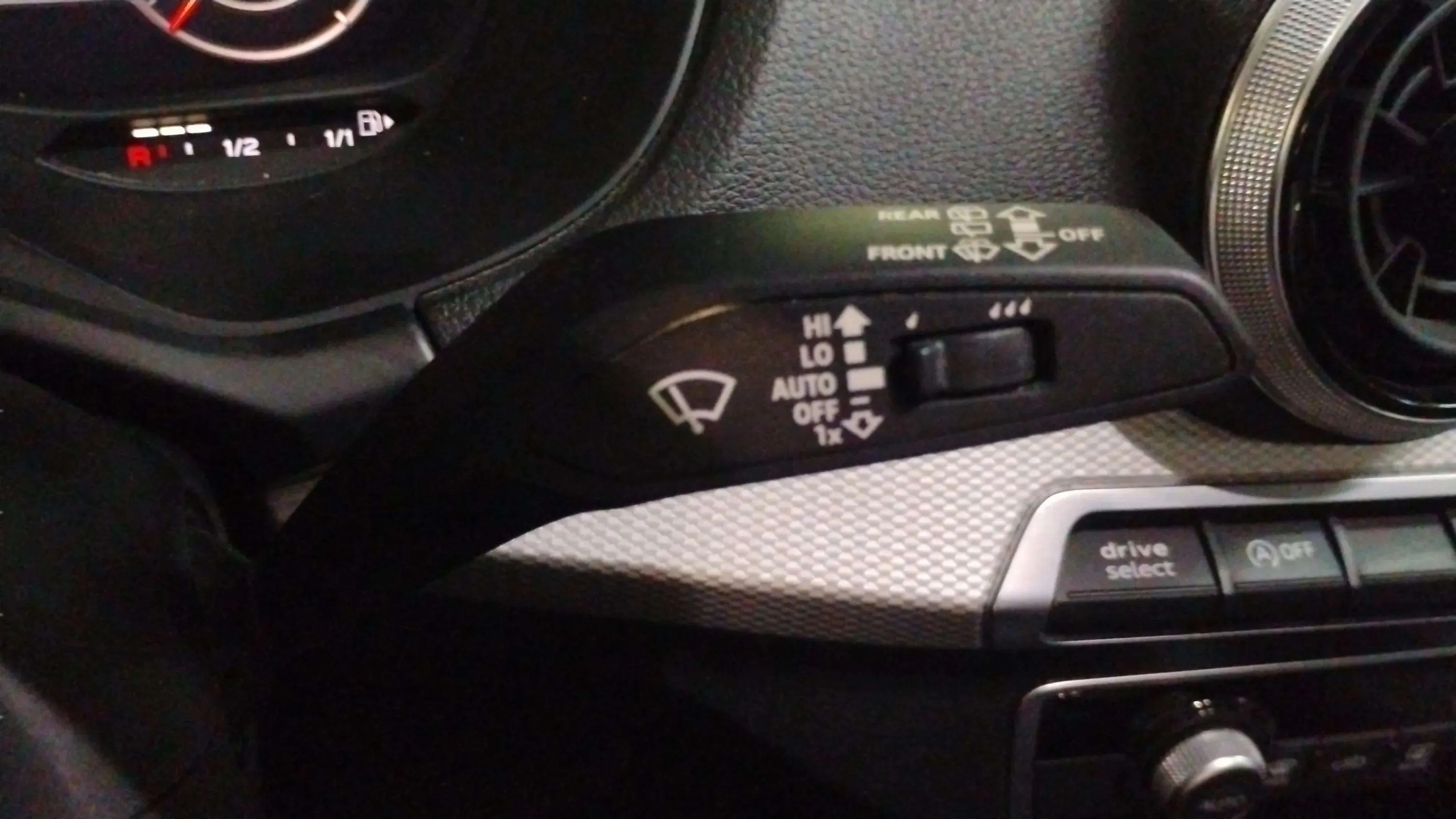 Audi Q2 S line 30 TDI - foto 18