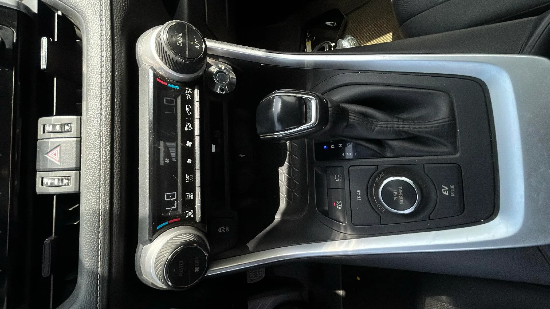 Toyota RAV4 2.5l 220H Business - foto 44