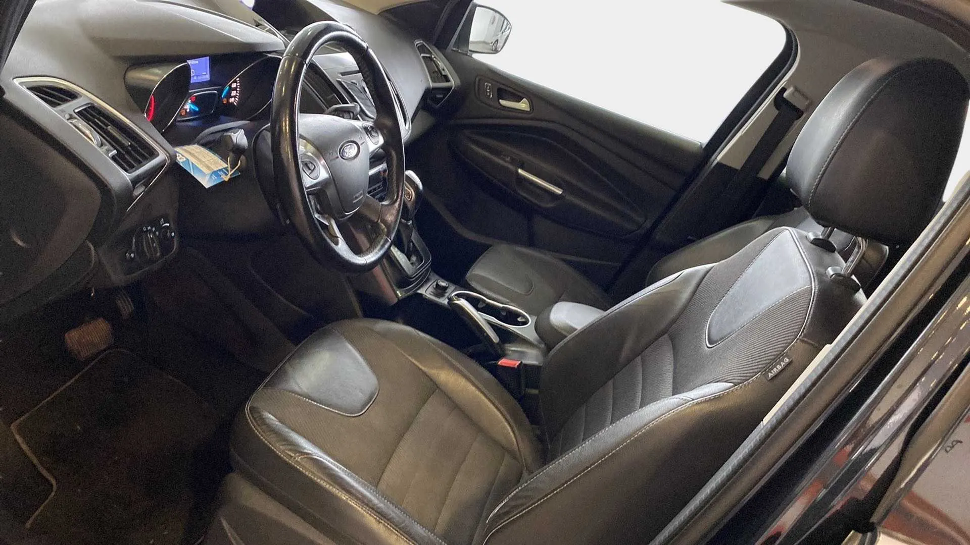 Ford Kuga 2.0 TDCi 140 4x4 Titanium Powershift - foto 10