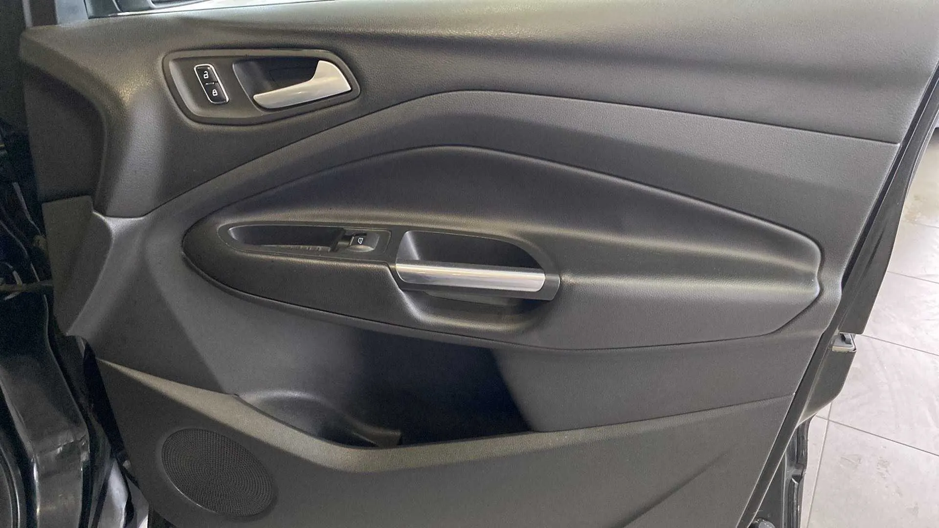 Ford Kuga 2.0 TDCi 140 4x4 Titanium Powershift - foto 18