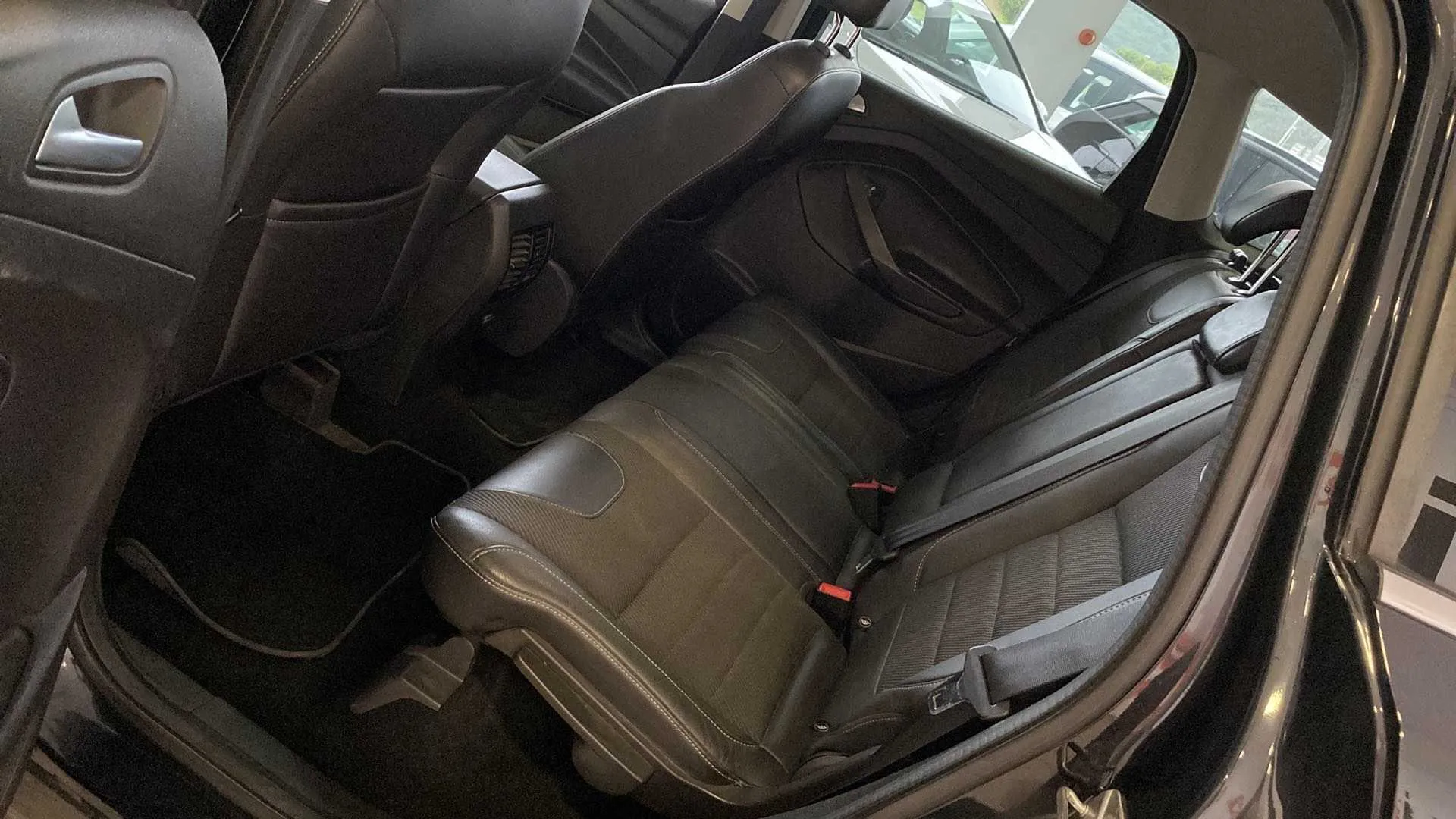 Ford Kuga 2.0 TDCi 140 4x4 Titanium Powershift - foto 16