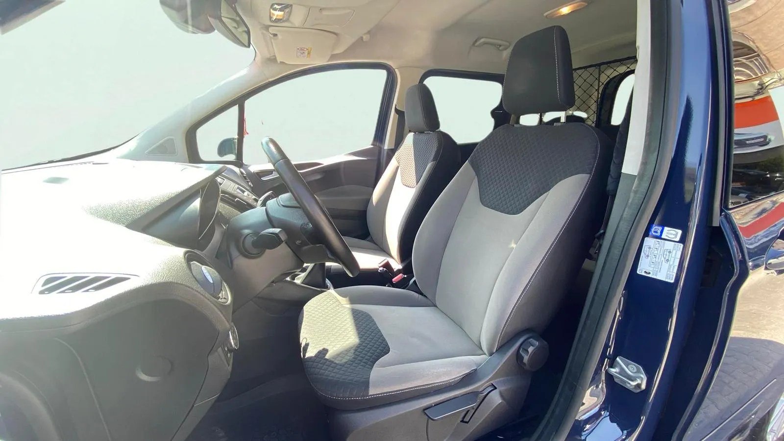 Ford Tourneo Courier 1.0 EcoBoost Titanium - foto 10
