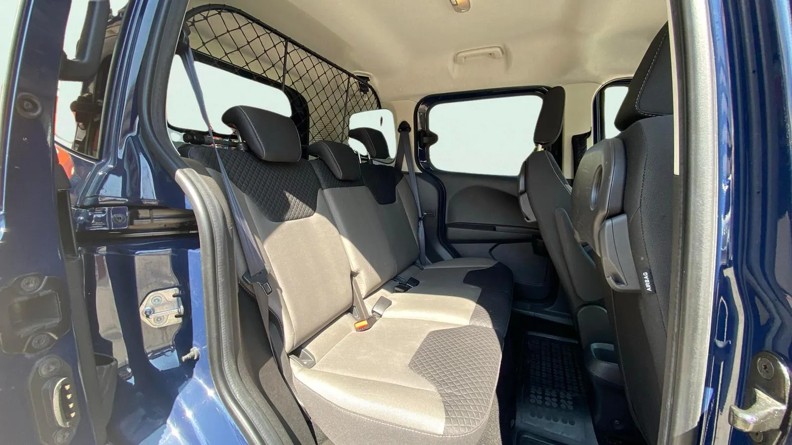 Ford Tourneo Courier 1.0 EcoBoost Titanium - foto 13