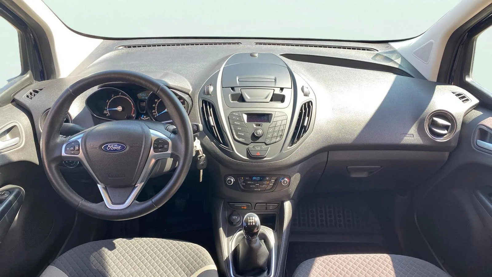 Ford Tourneo Courier 1.0 EcoBoost Titanium - foto 7