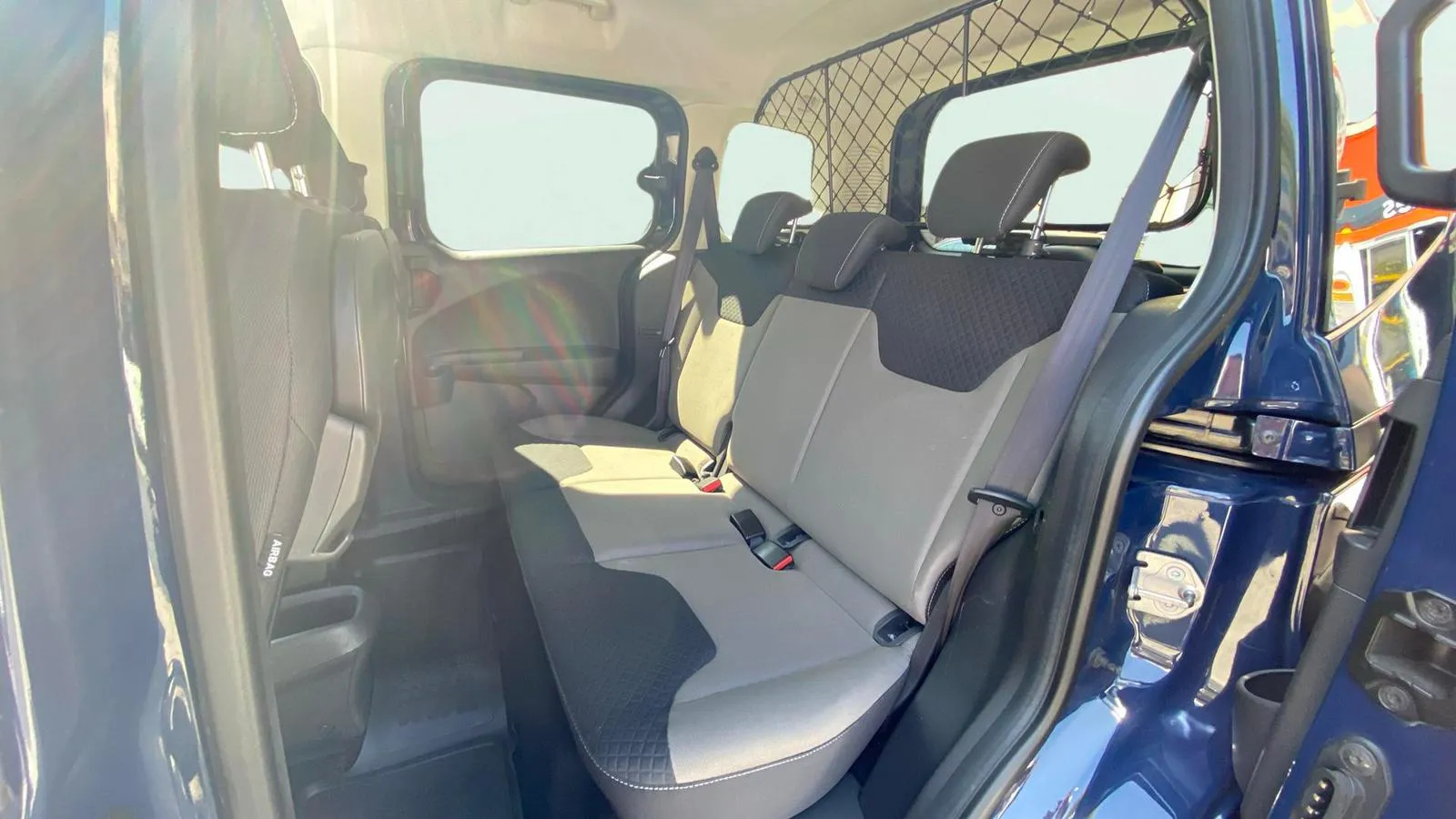 Ford Tourneo Courier 1.0 EcoBoost Titanium - foto 11