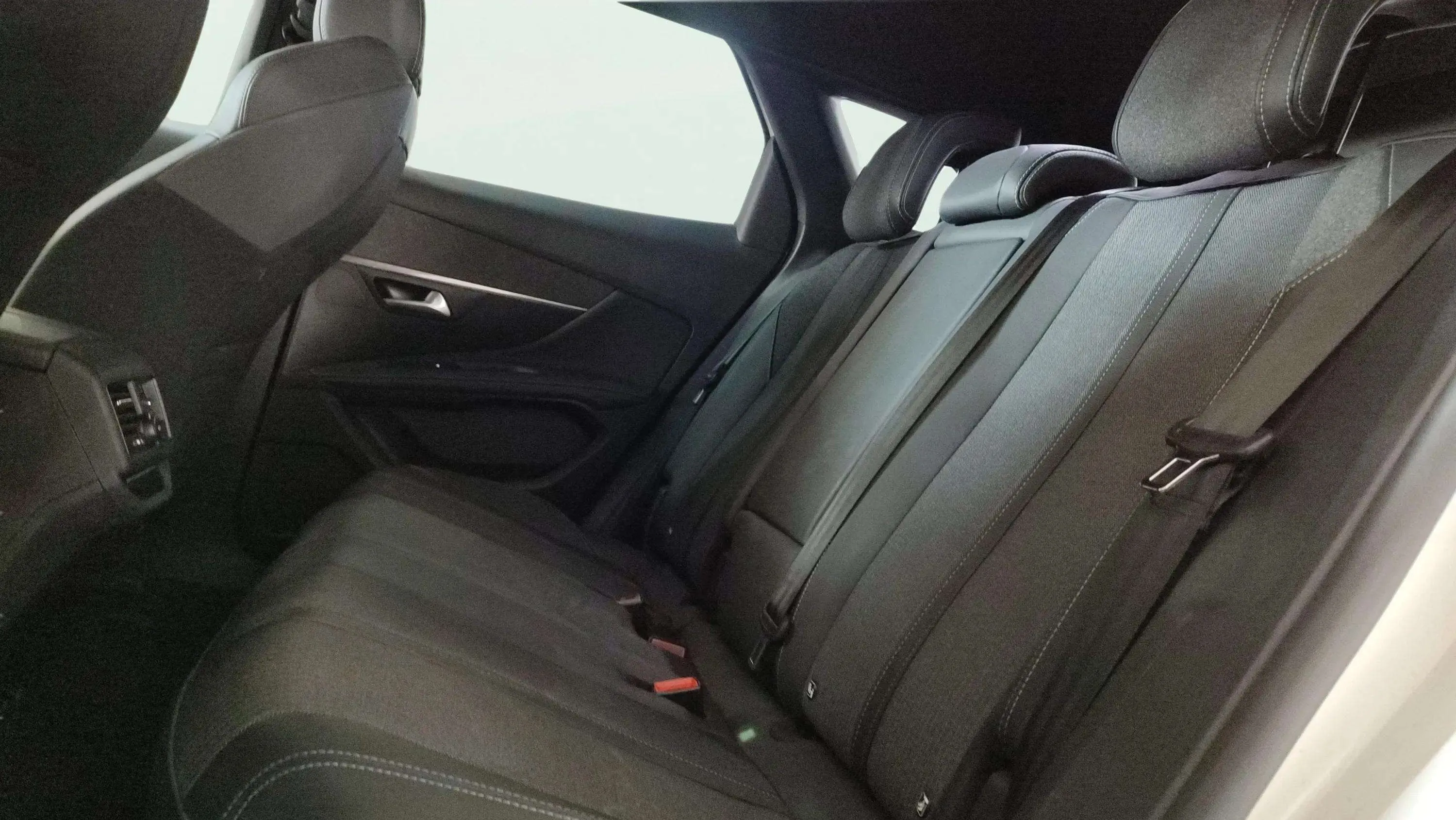 Peugeot 3008 1.2 PureTech Allure Pack - foto 22