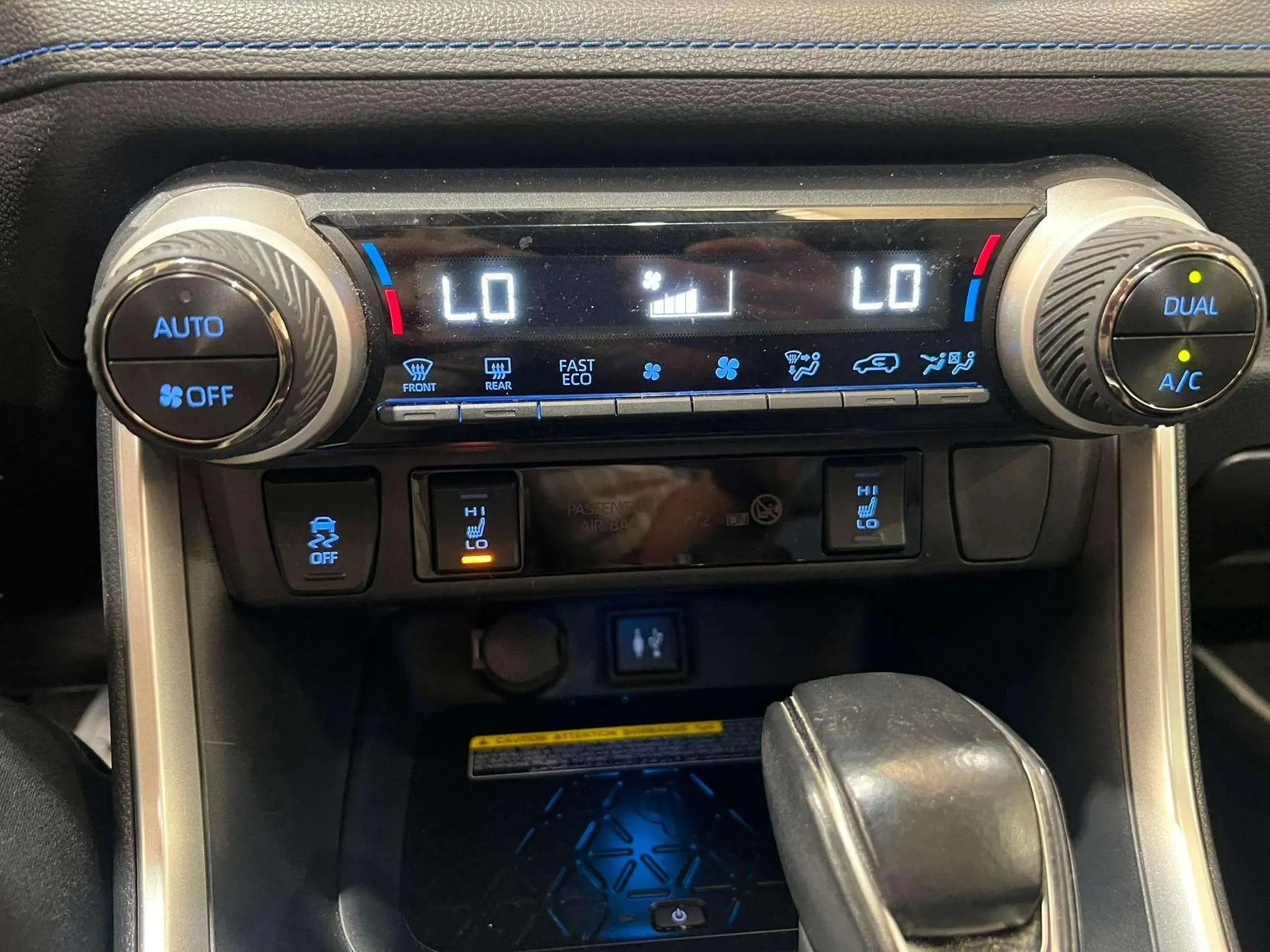 Toyota RAV4 2.5l 220H Luxury 4WD - foto 17