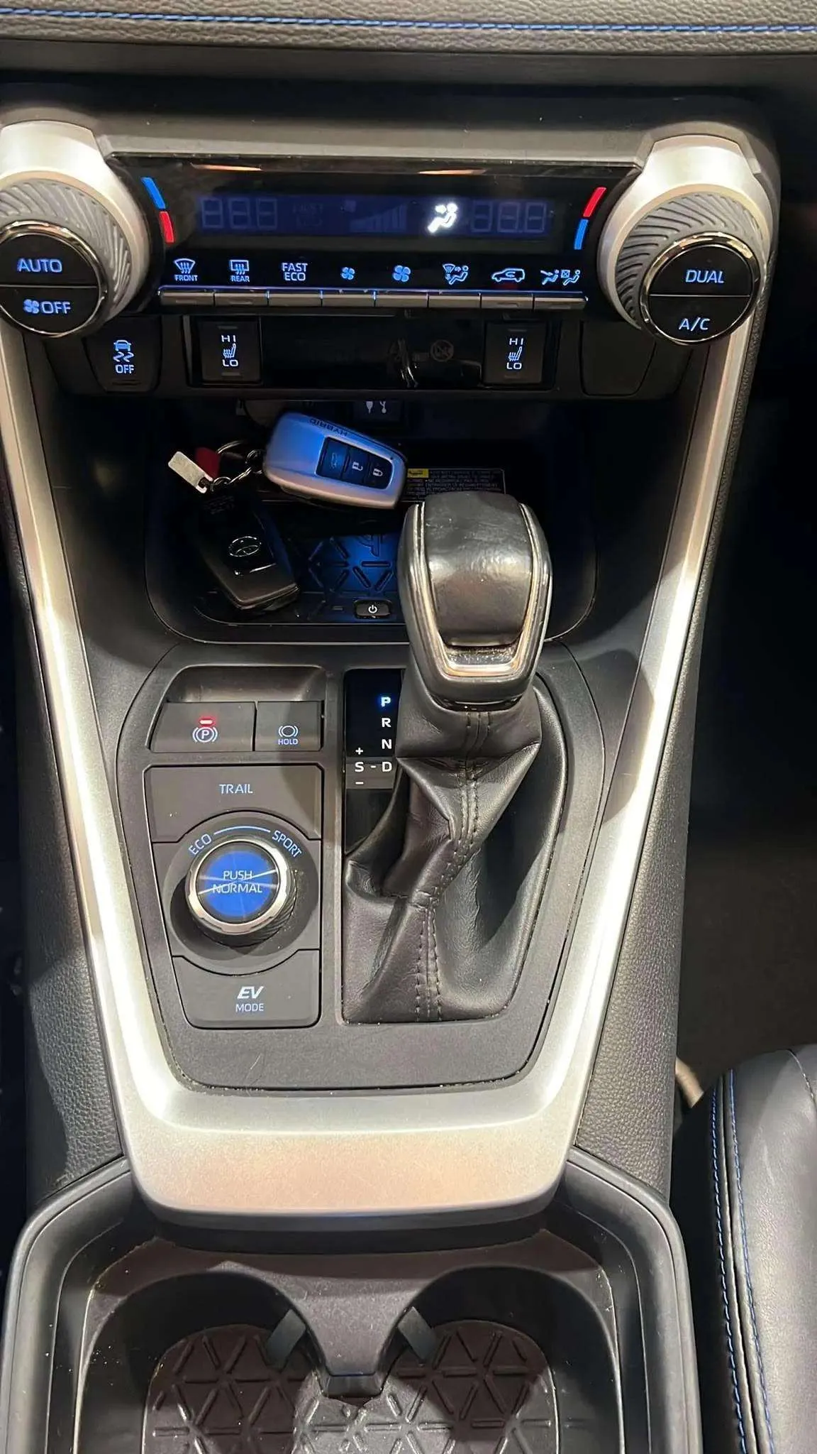 Toyota RAV4 2.5l 220H Luxury 4WD - foto 14