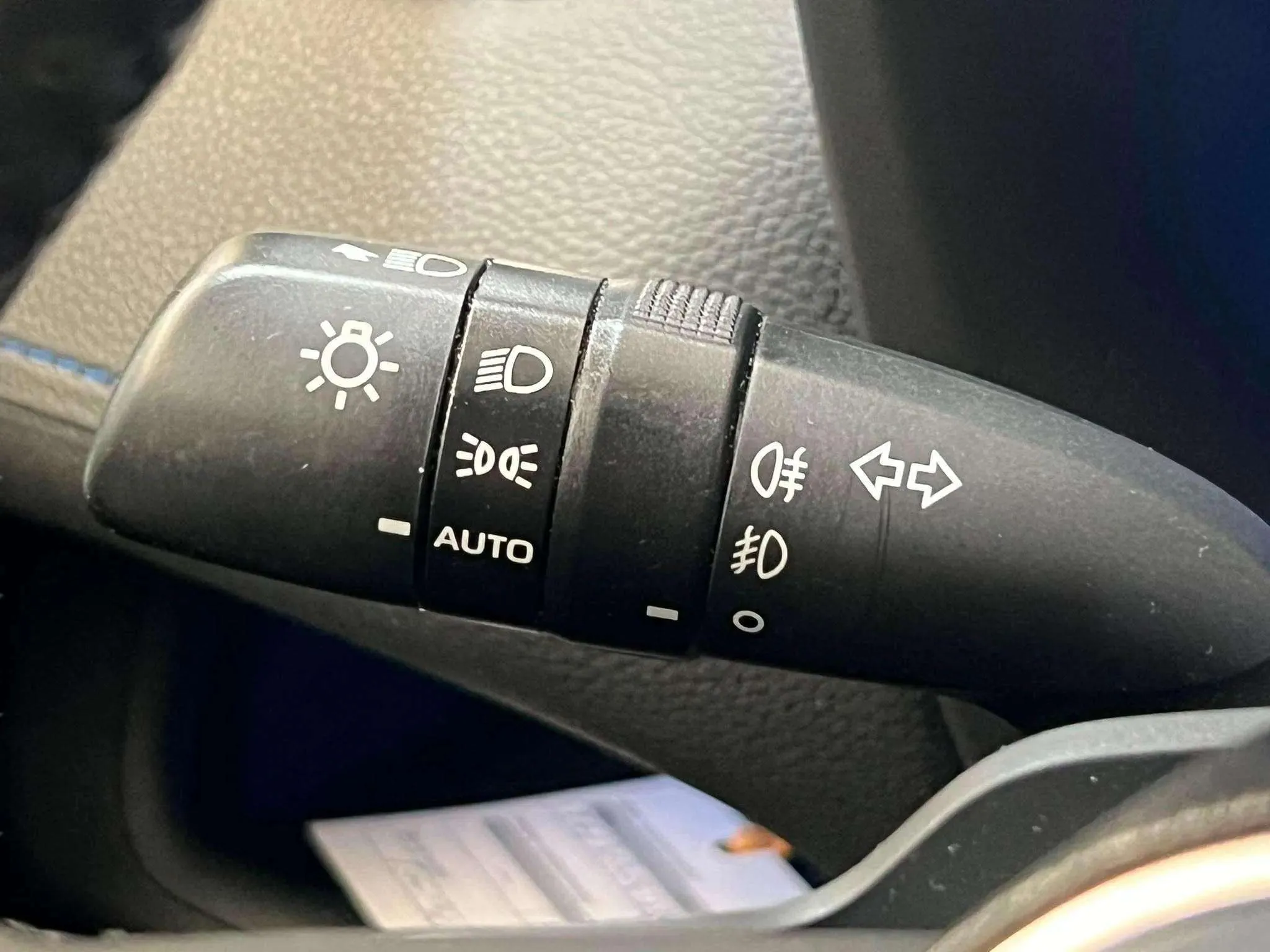 Toyota RAV4 2.5l 220H Luxury 4WD - foto 15