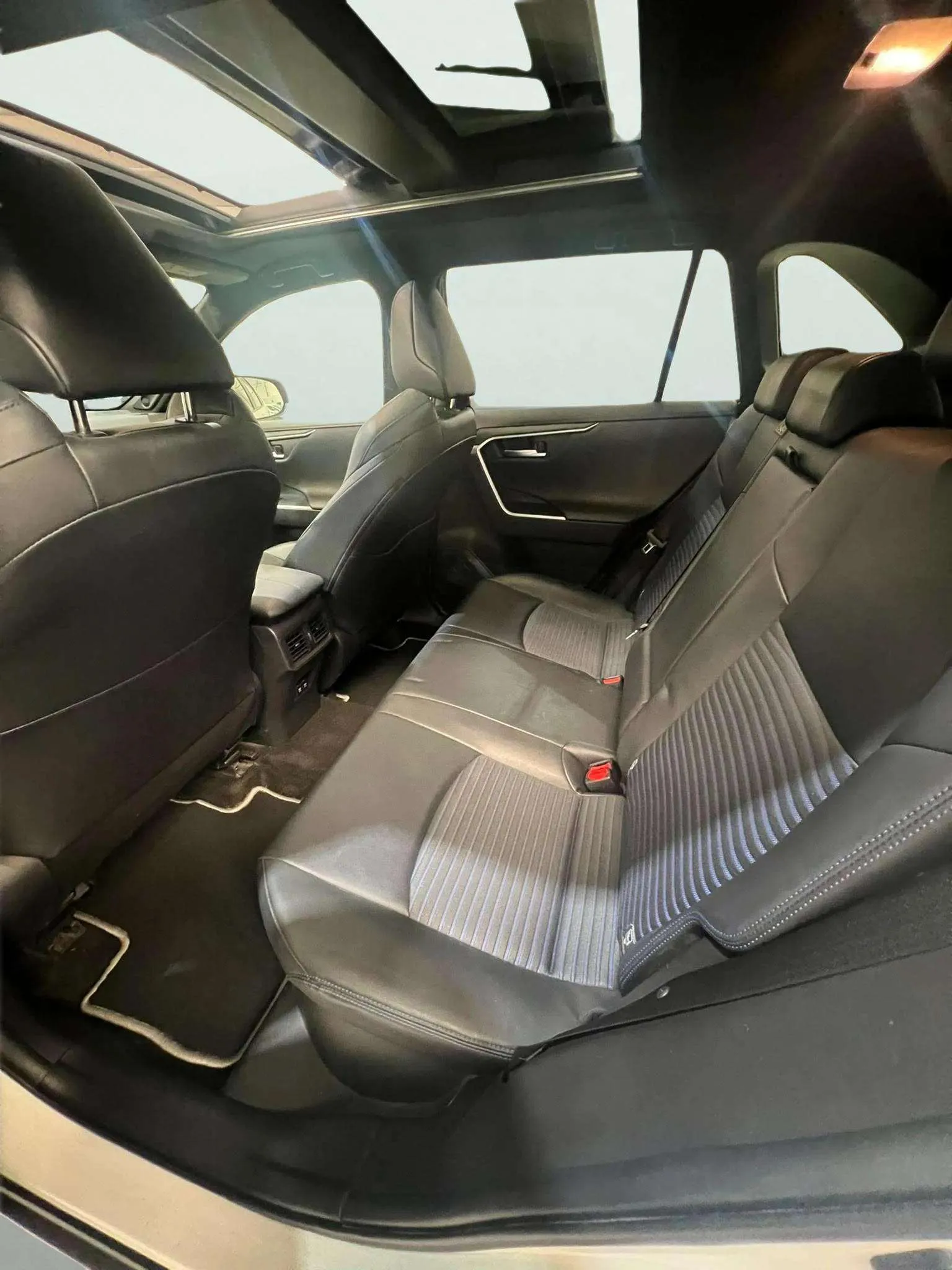Toyota RAV4 2.5l 220H Luxury 4WD - foto 10