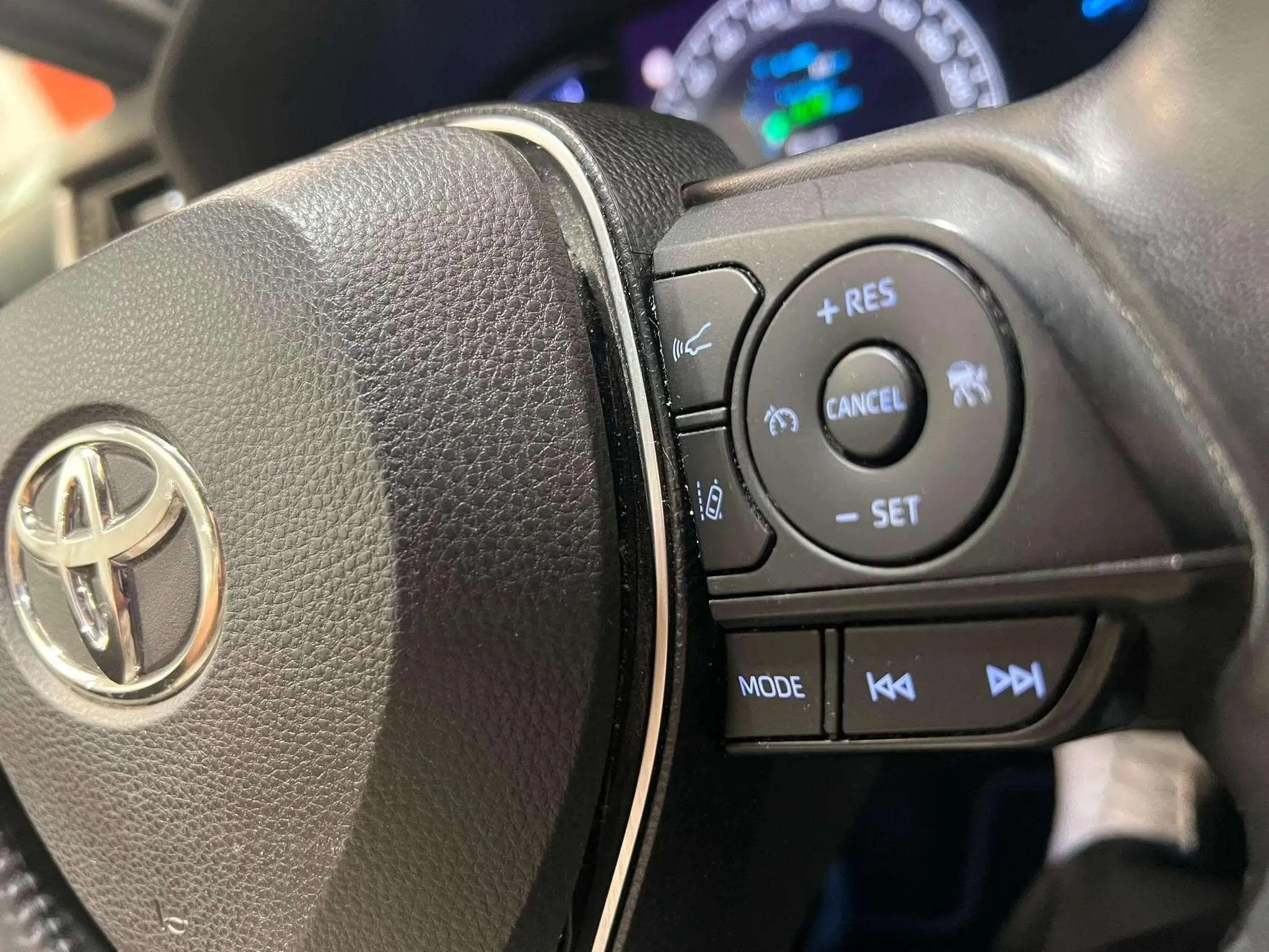 Toyota RAV4 2.5l 220H Luxury 4WD - foto 13