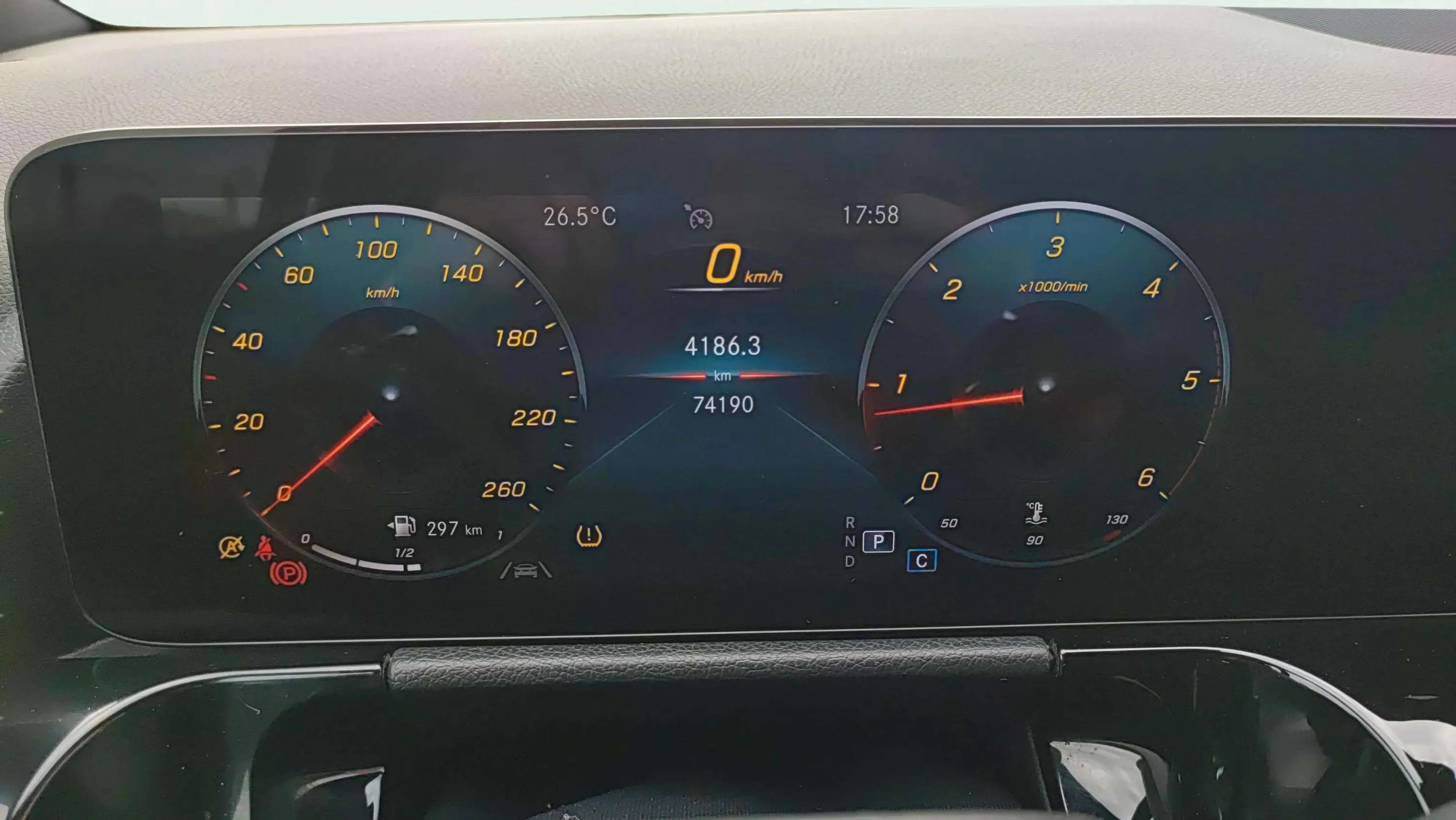 Mercedes-Benz GLA 200 D - foto 14