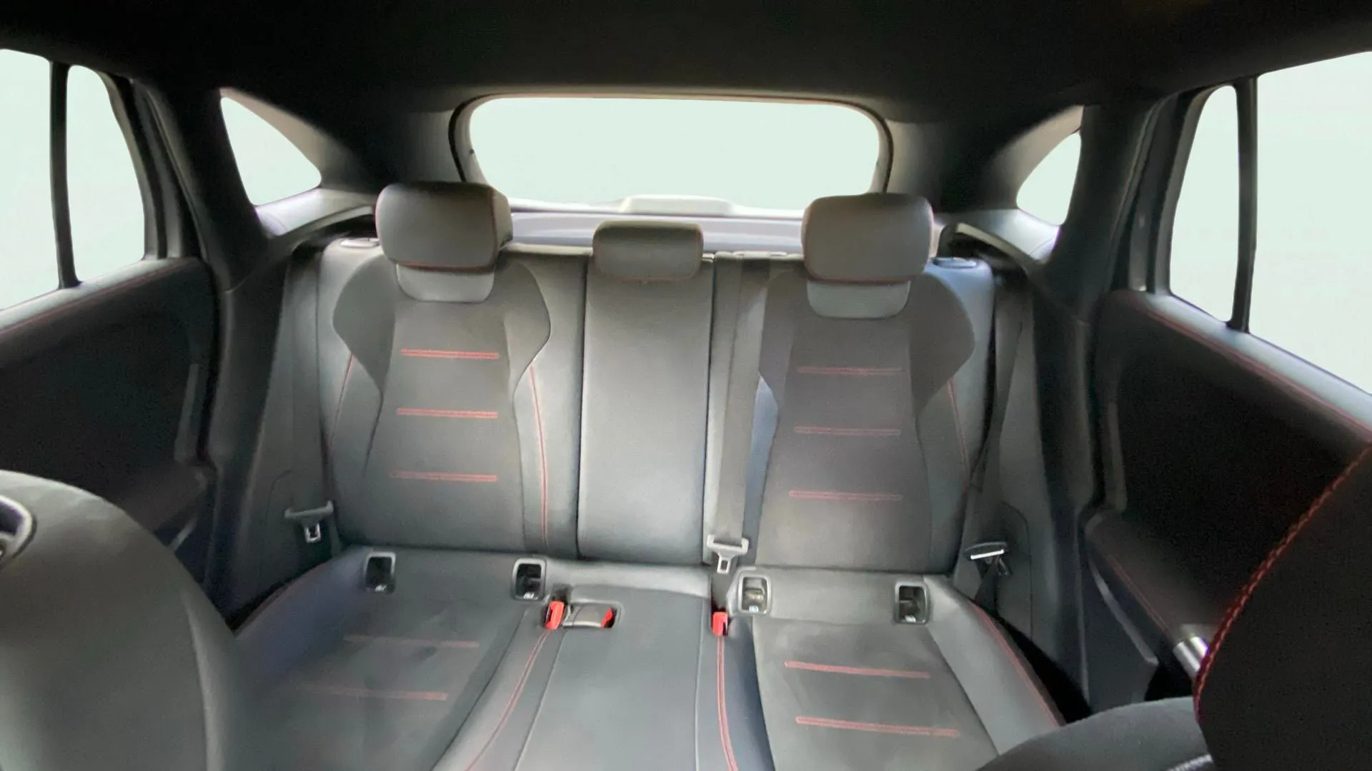 Mercedes-Benz GLA 200 D - foto 15
