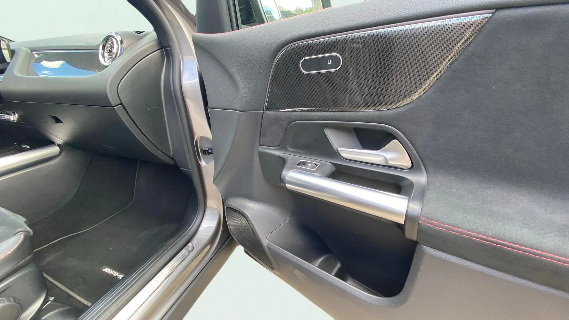 Mercedes-Benz GLA 200 D - foto 14
