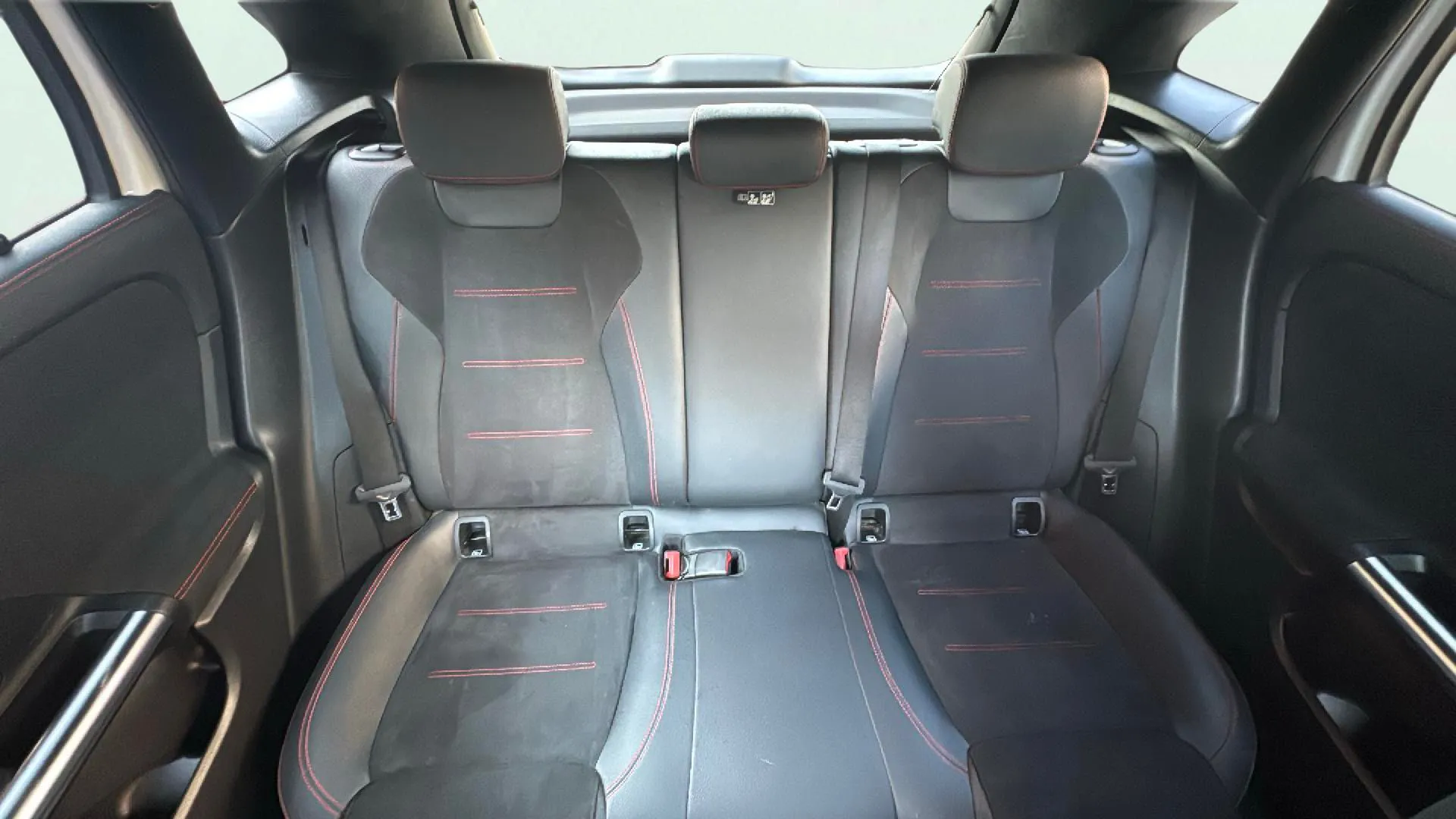 Mercedes-Benz GLA 200 D - foto 16