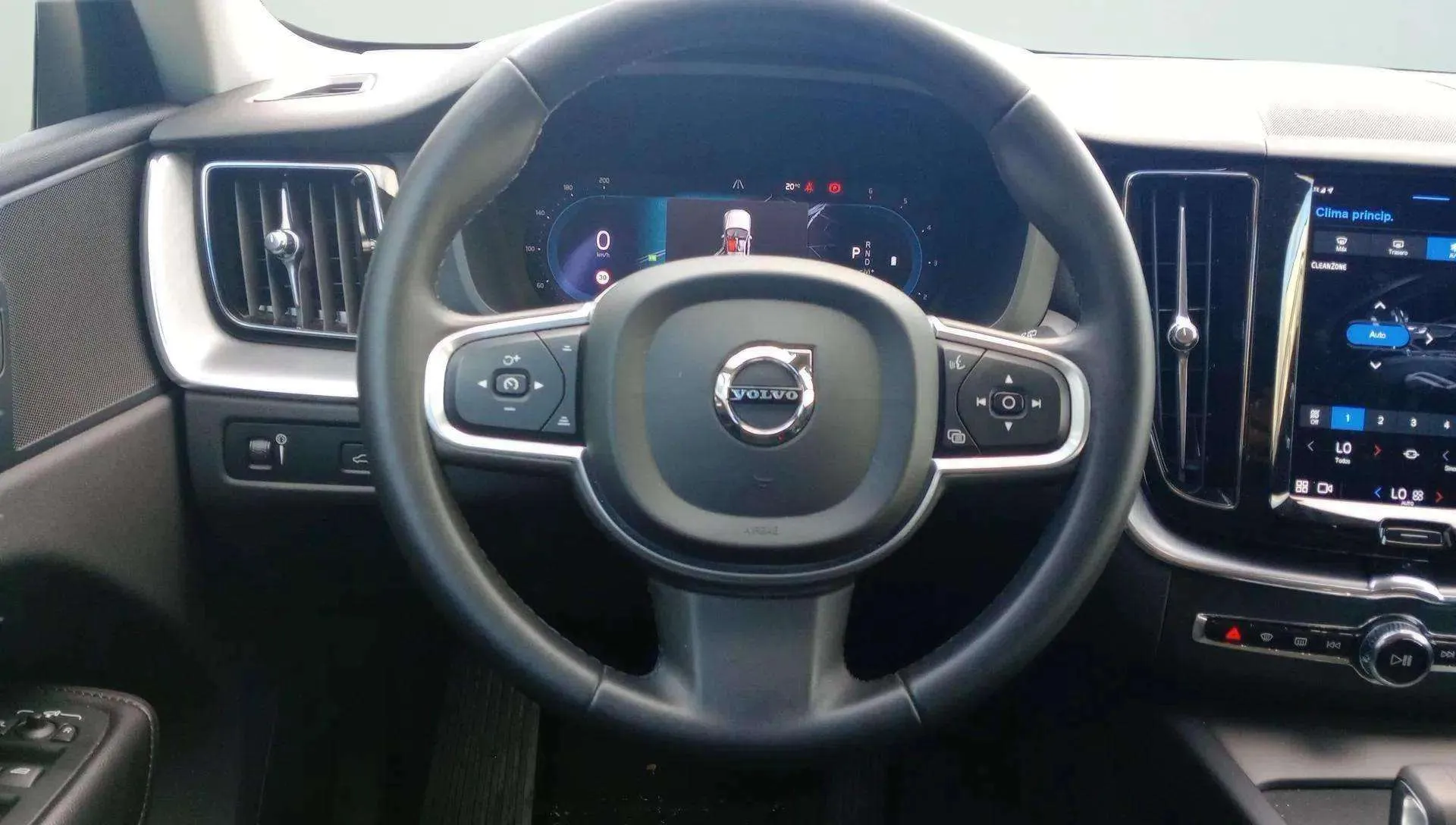 Volvo XC60 2.0 D4 Momentum - foto 13